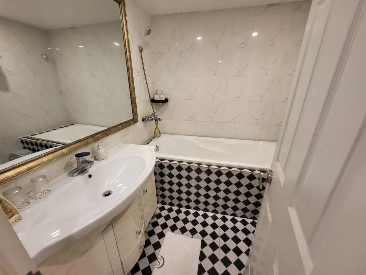 Saigon By Night Luxury Hotel