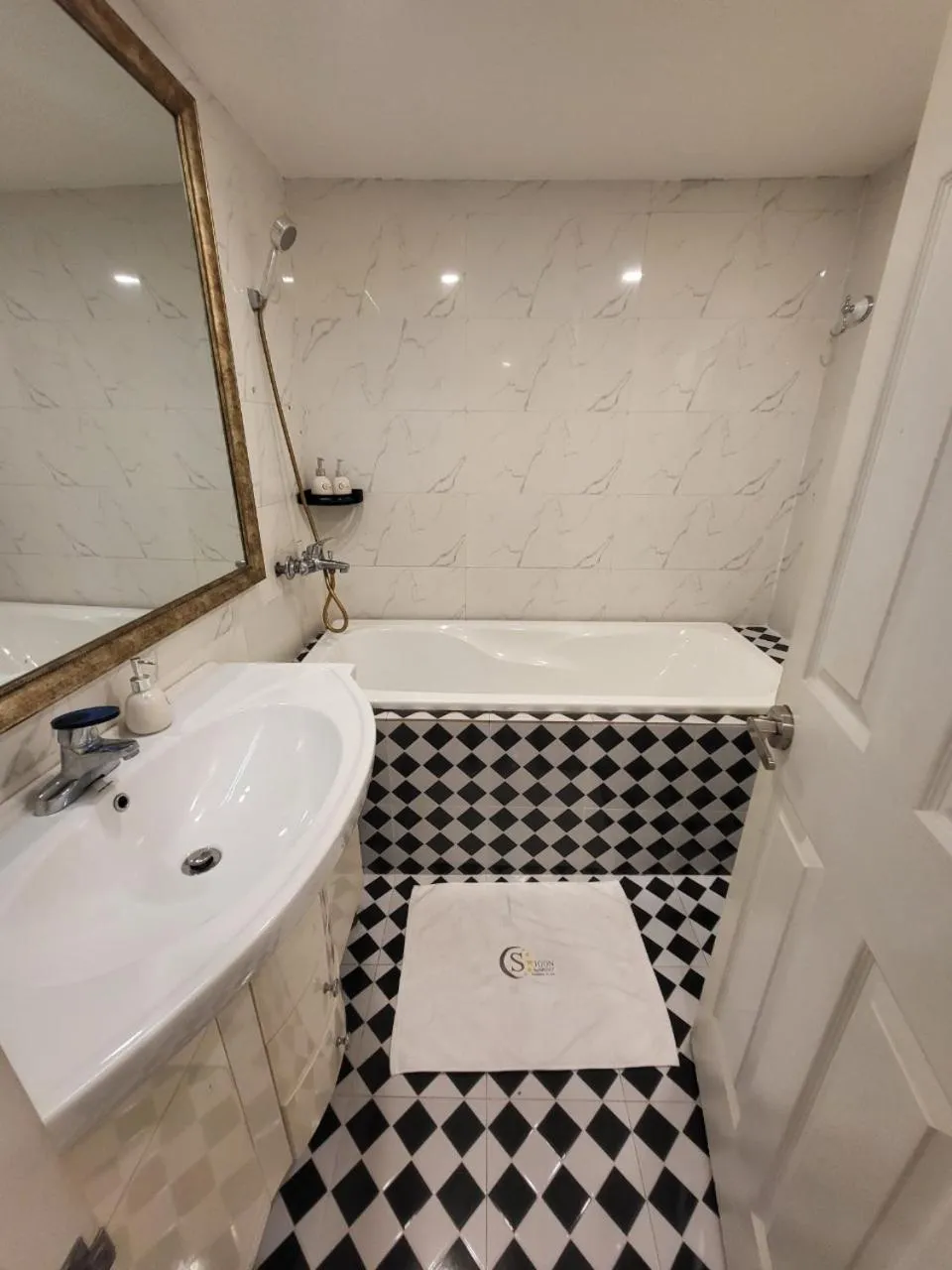 Saigon By Night Luxury Hotel