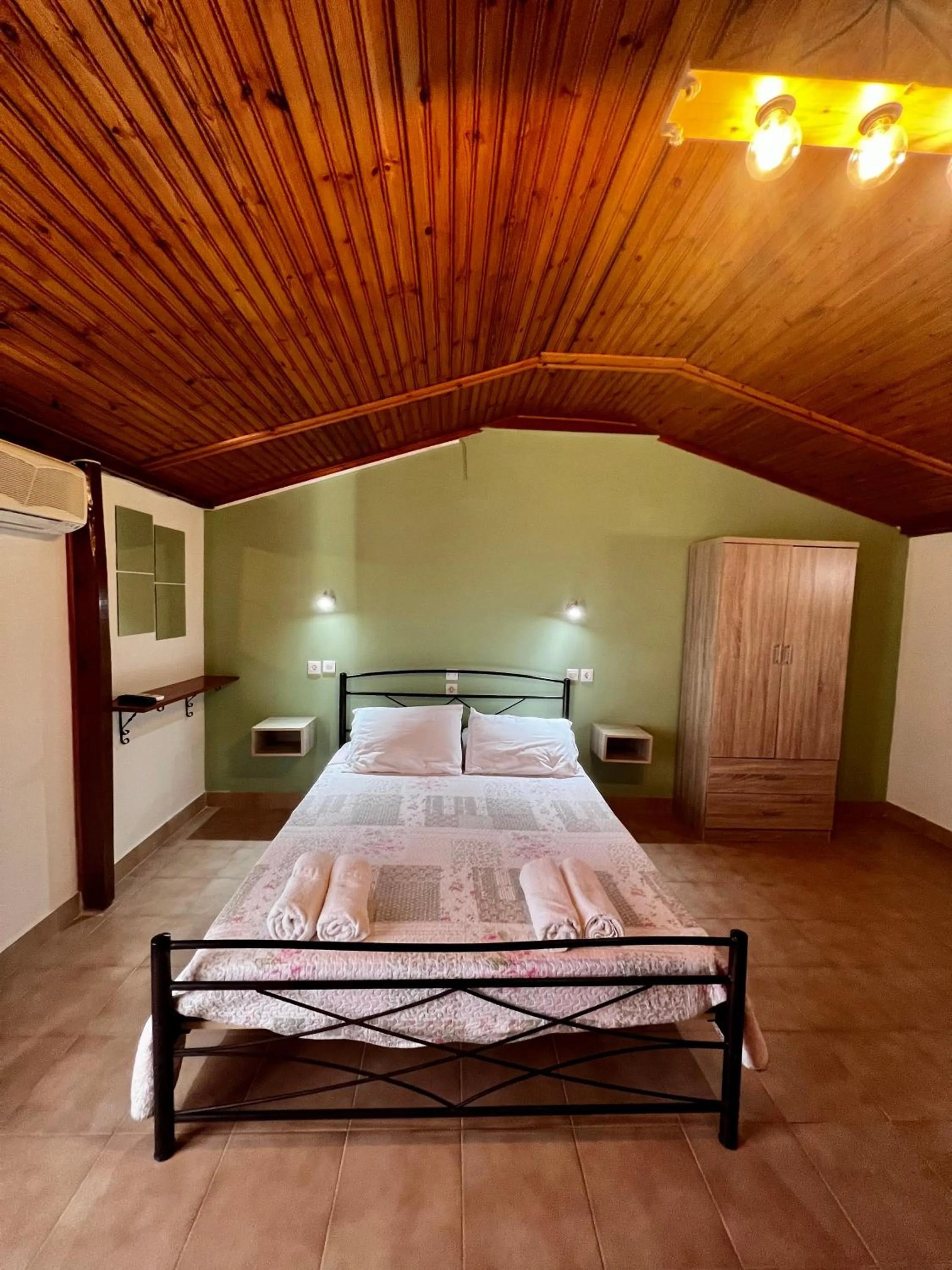 Bed in Ocean Front Studios 77