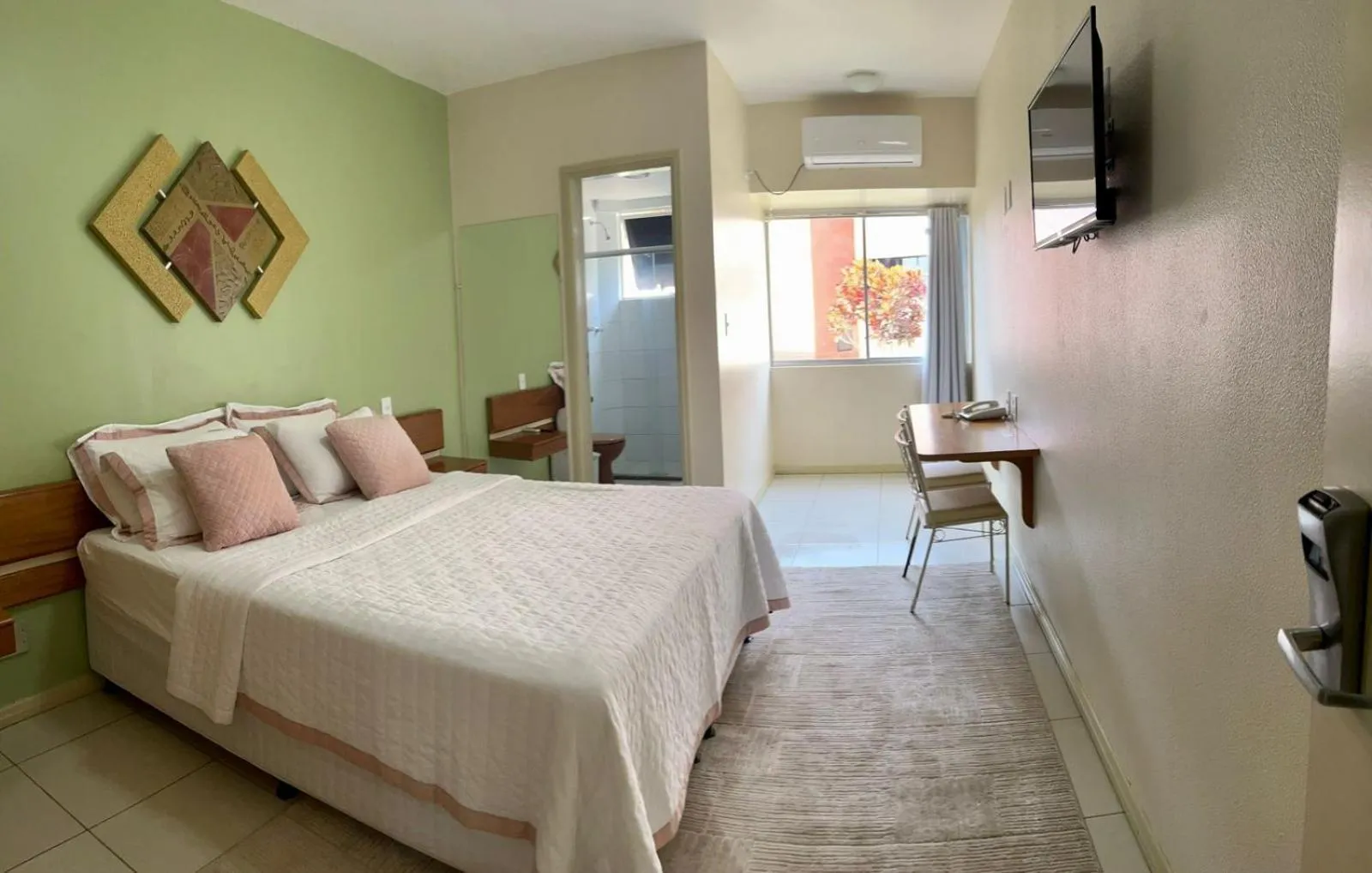 Photo of the whole room, Bed in Apides Palace Hotel Ltda