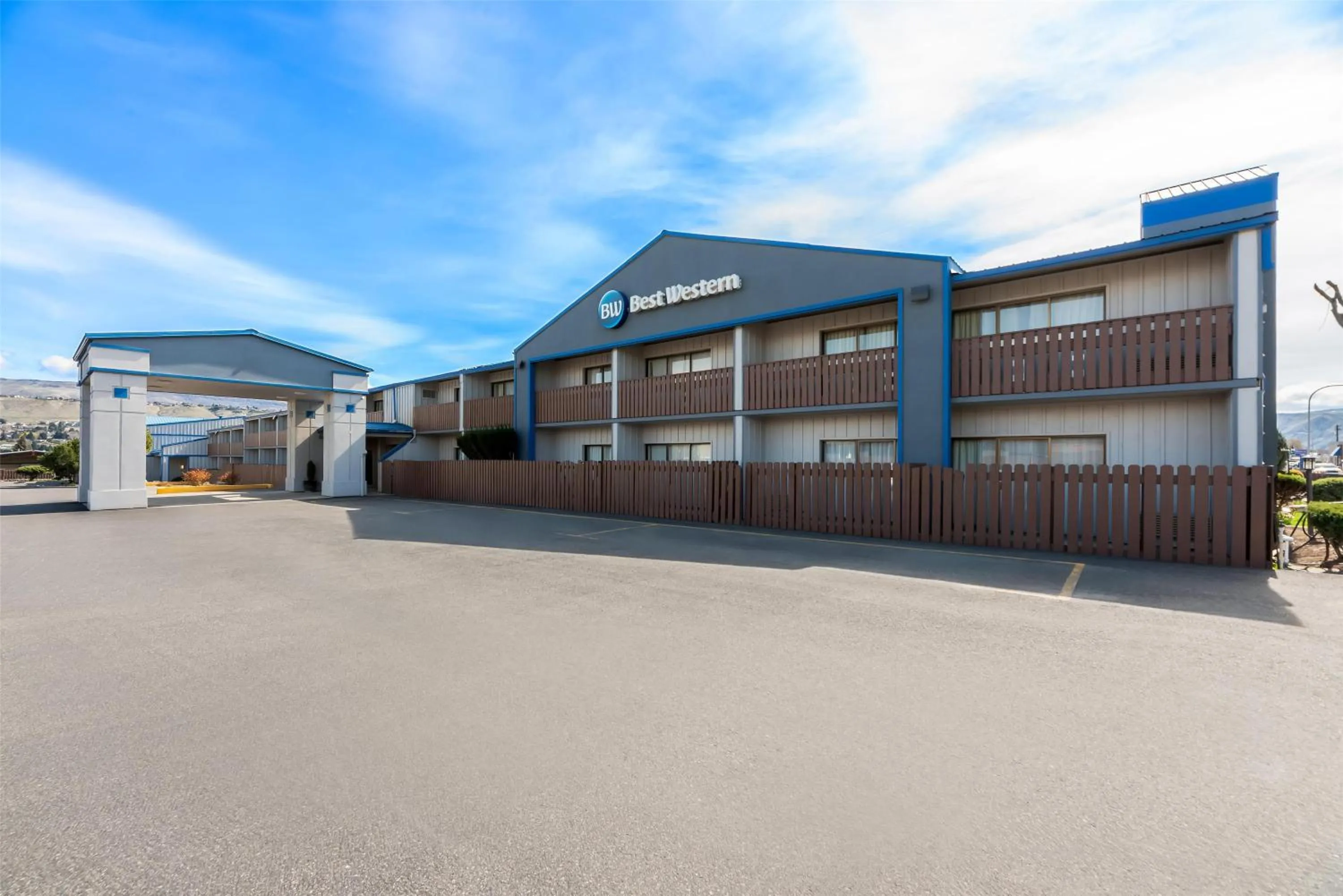 Property building in Best Western Chieftain Inn