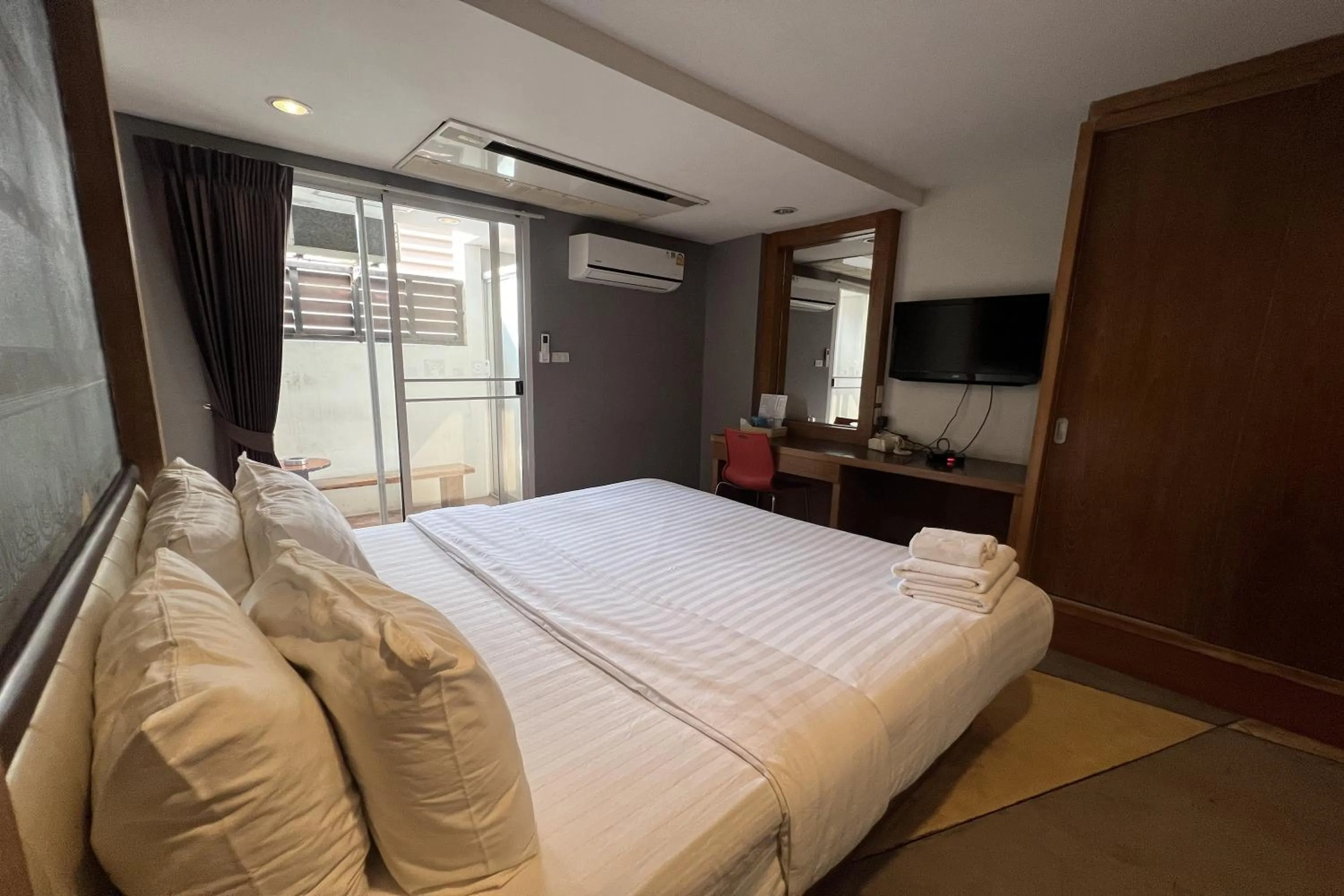 Bedroom, Bed in Eurna Resort Hotel