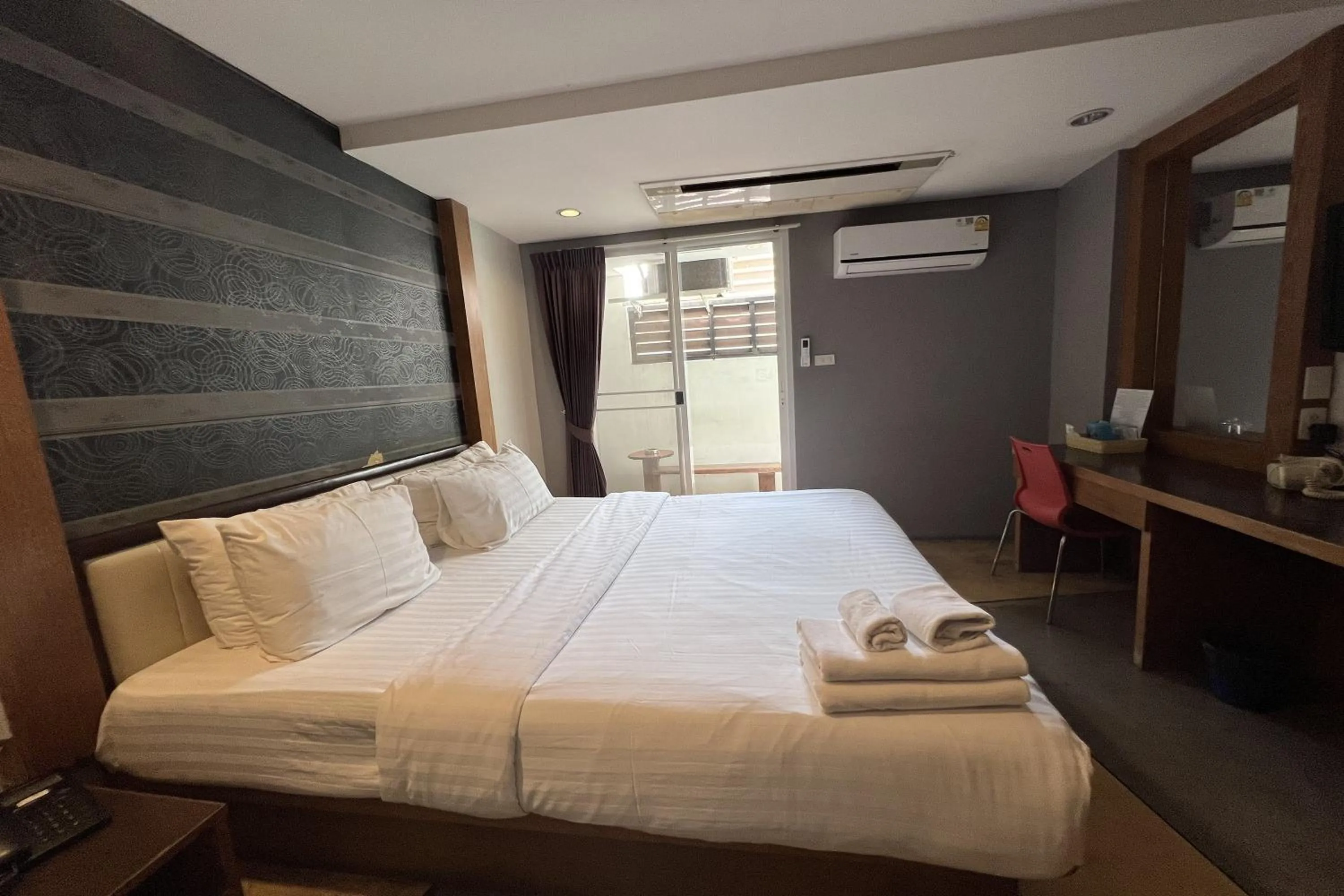 Bedroom, Bed in Eurna Resort Hotel