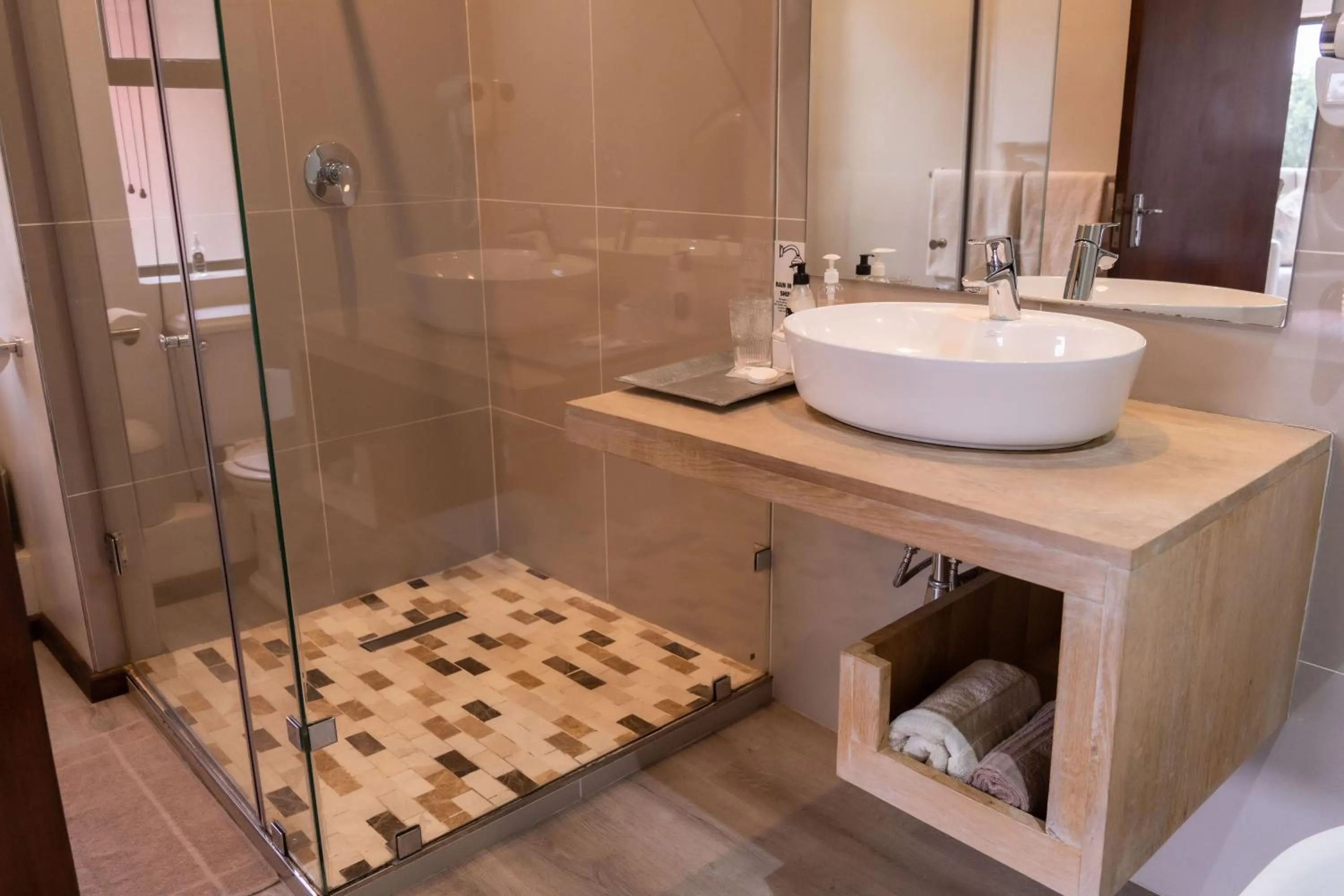 Shower in Supertubes Guesthouse