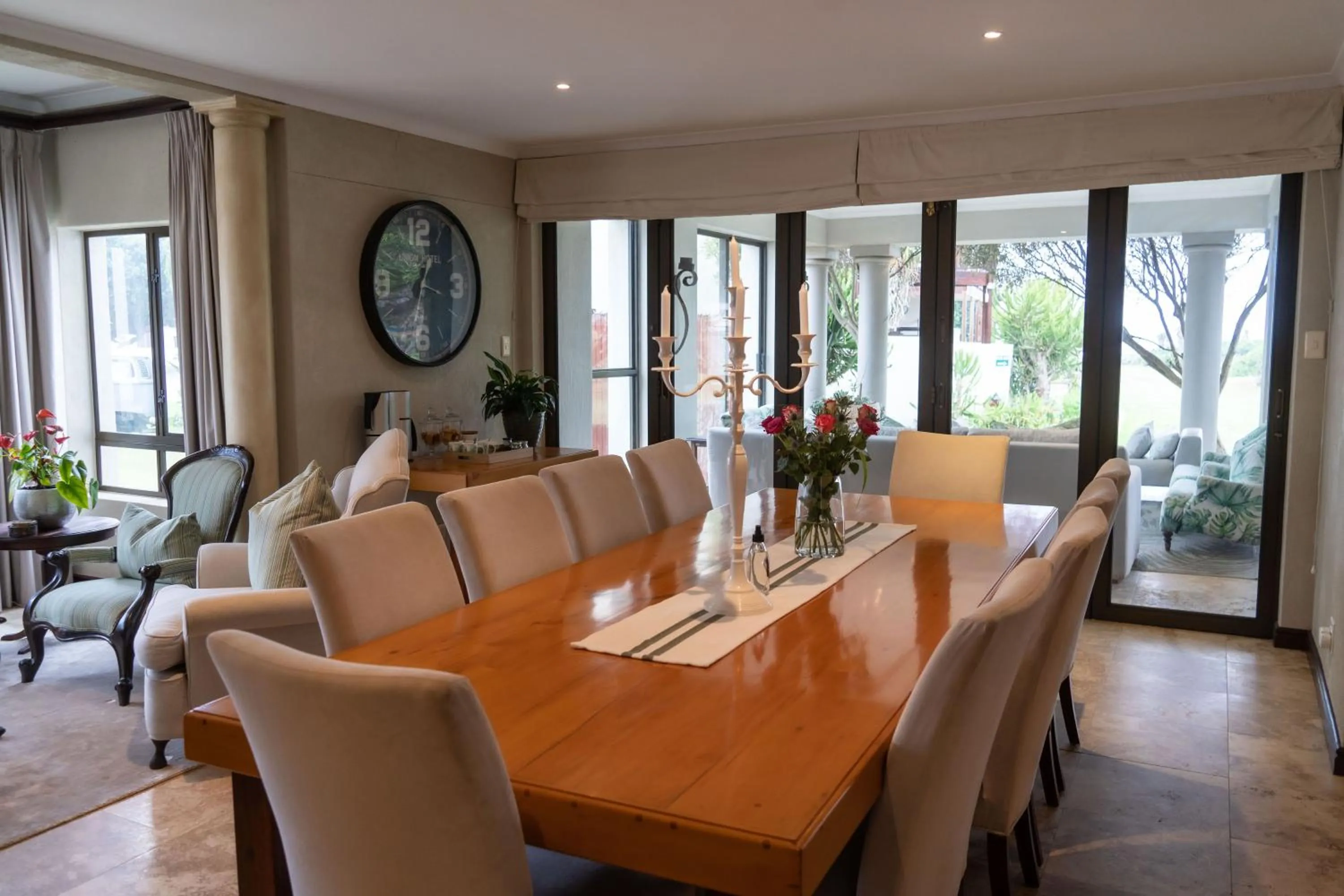 Dining area in Supertubes Guesthouse