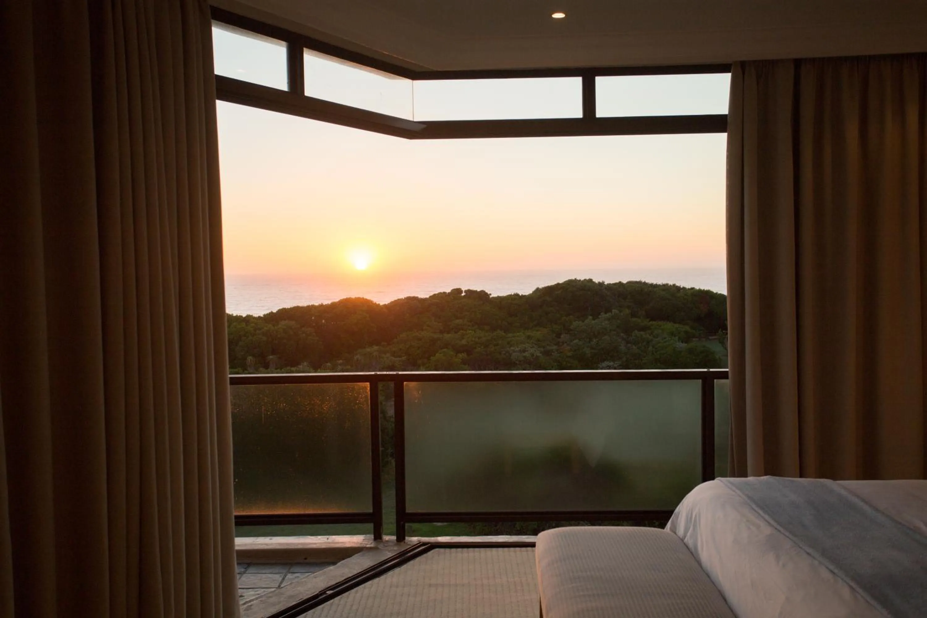 Sunset, Bed in Supertubes Guesthouse