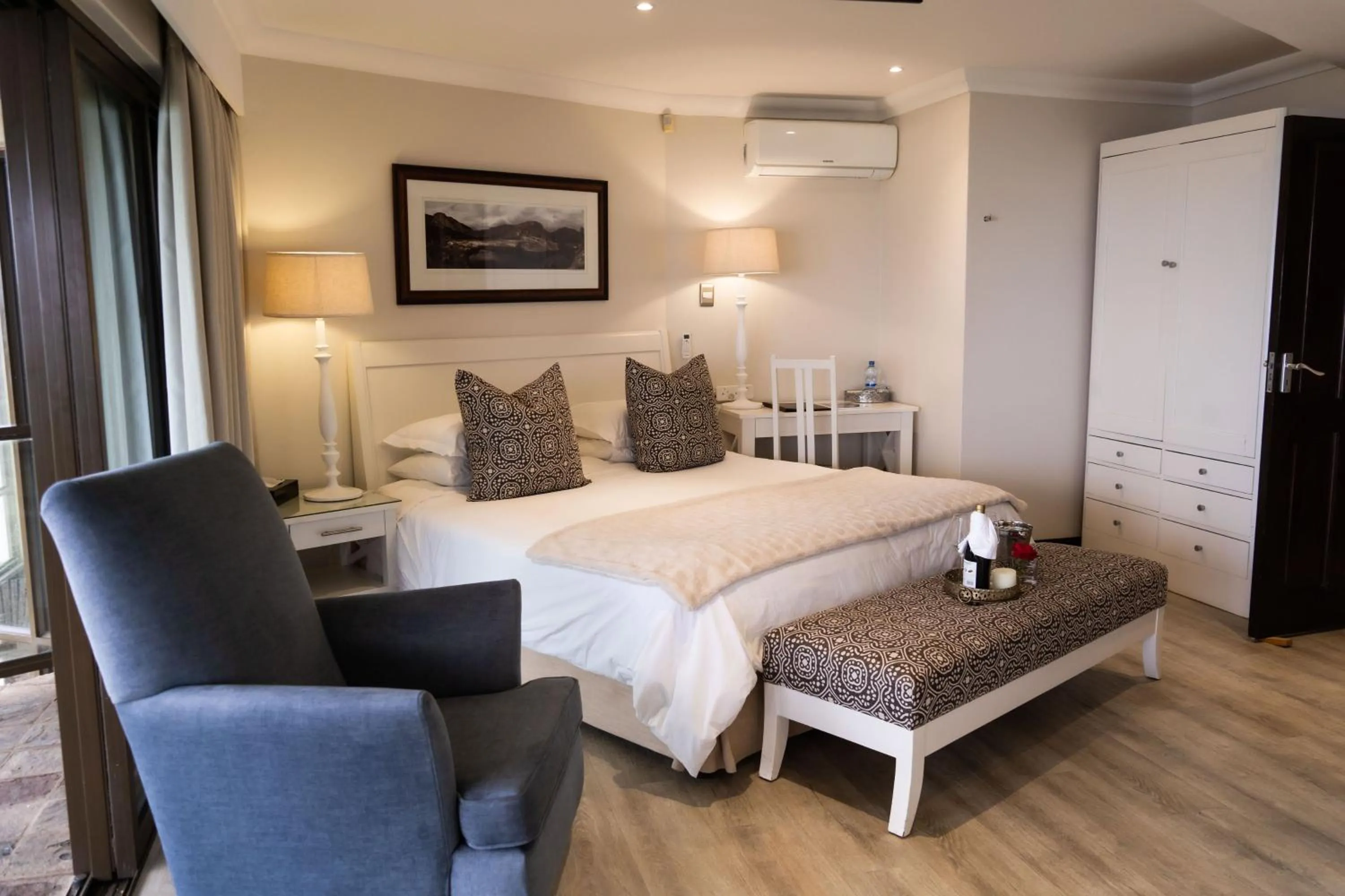 Photo of the whole room, Bed in Supertubes Guesthouse