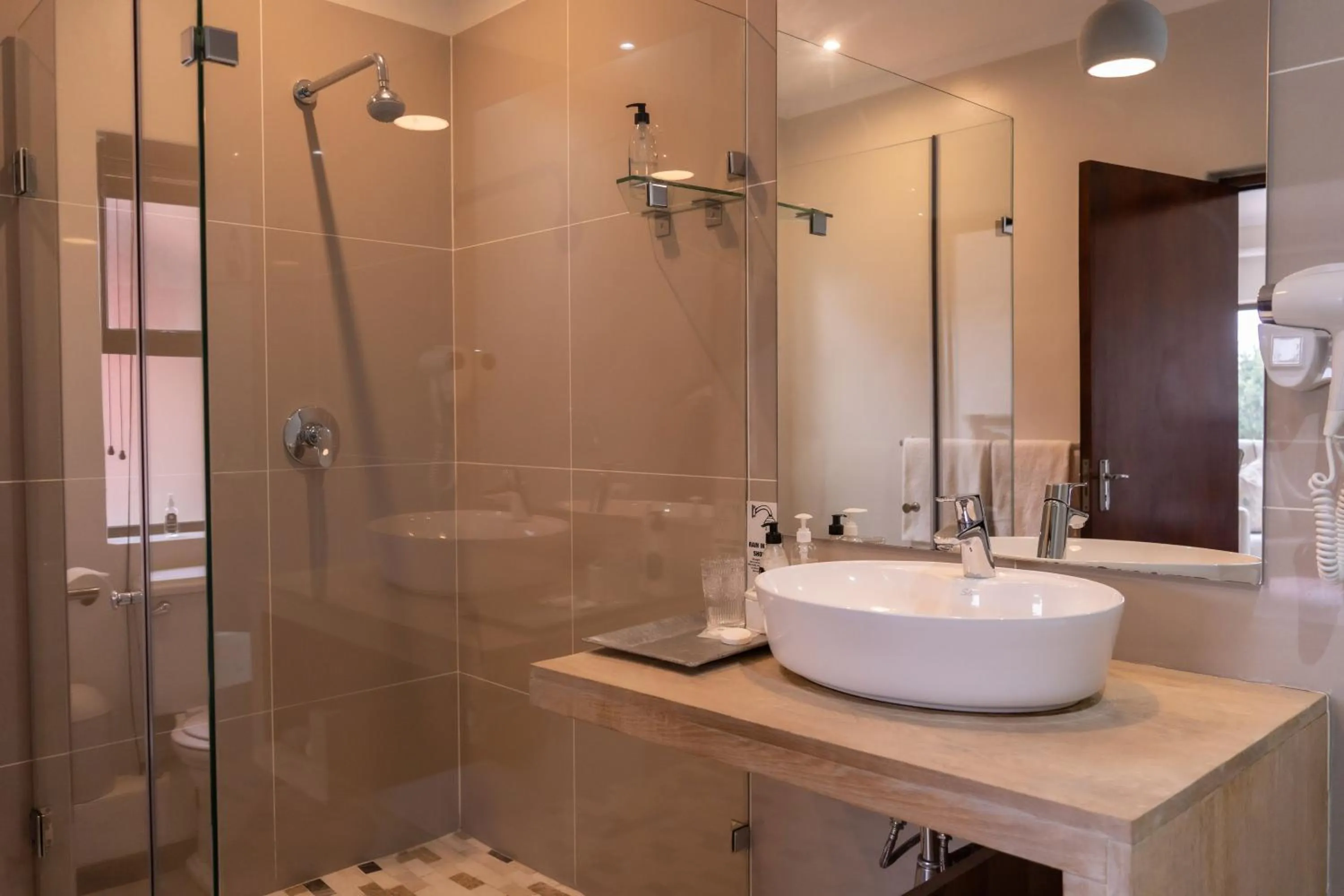 Shower in Supertubes Guesthouse