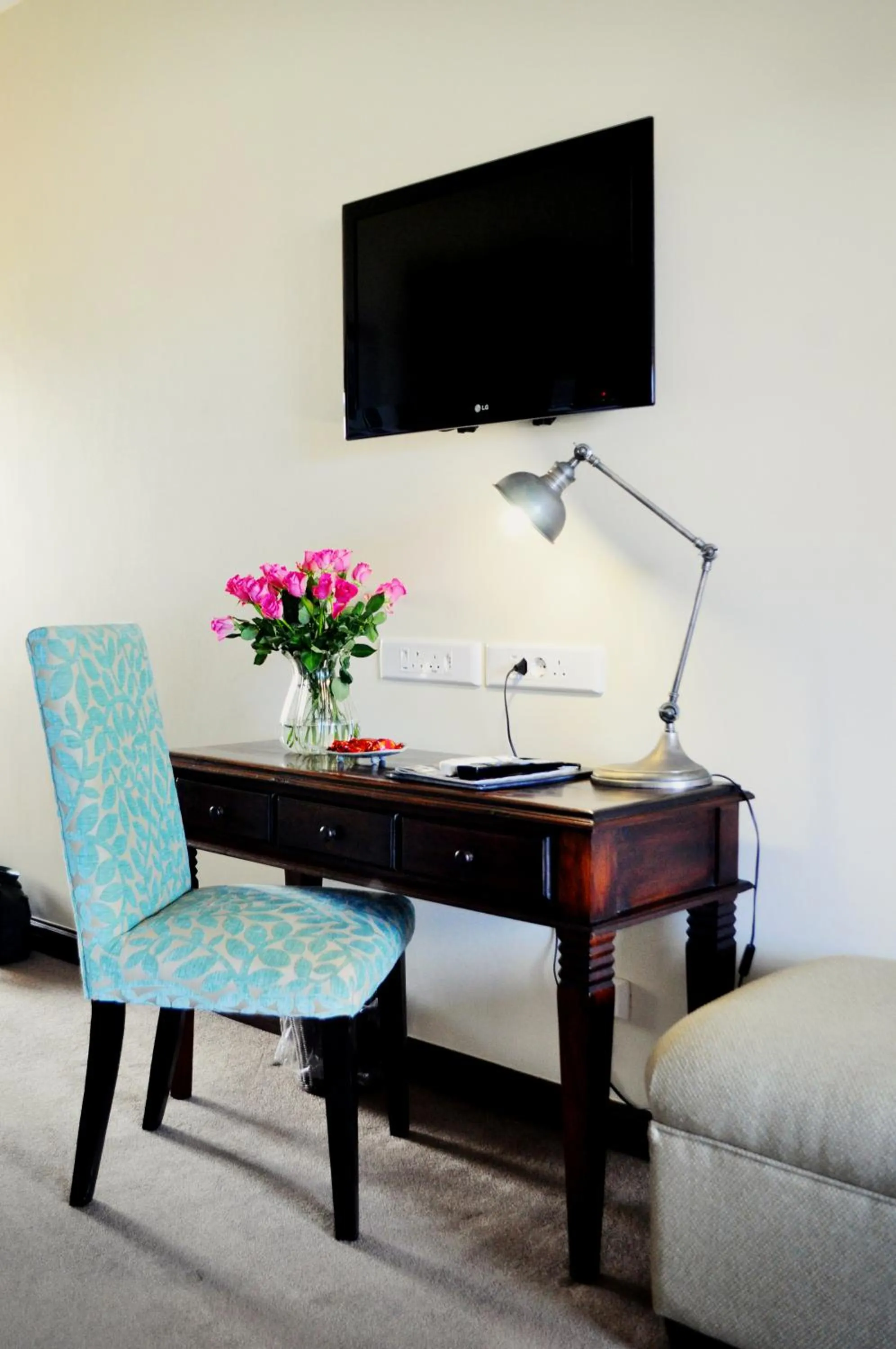 TV and multimedia in Supertubes Guesthouse