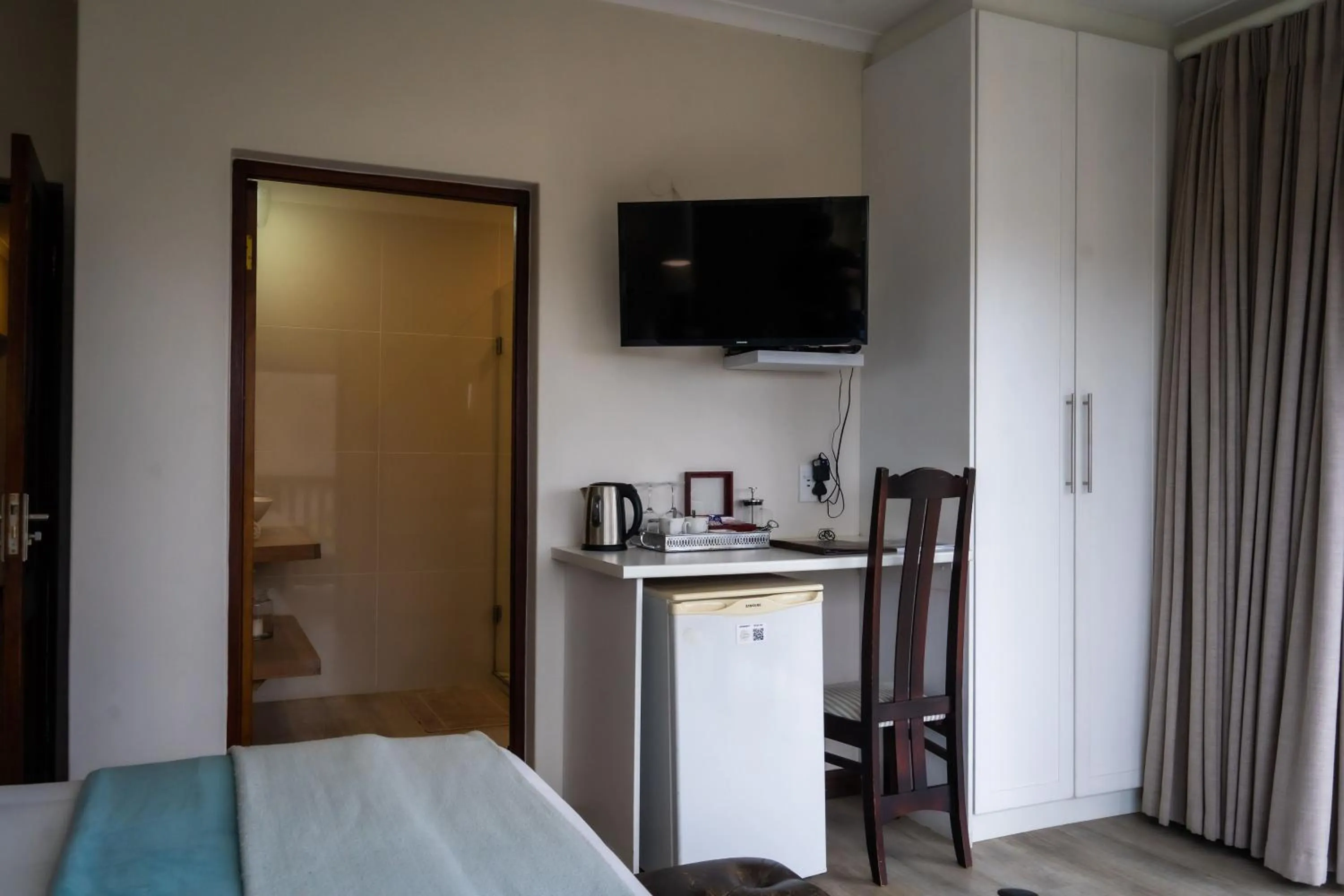 TV and multimedia, Bed in Supertubes Guesthouse