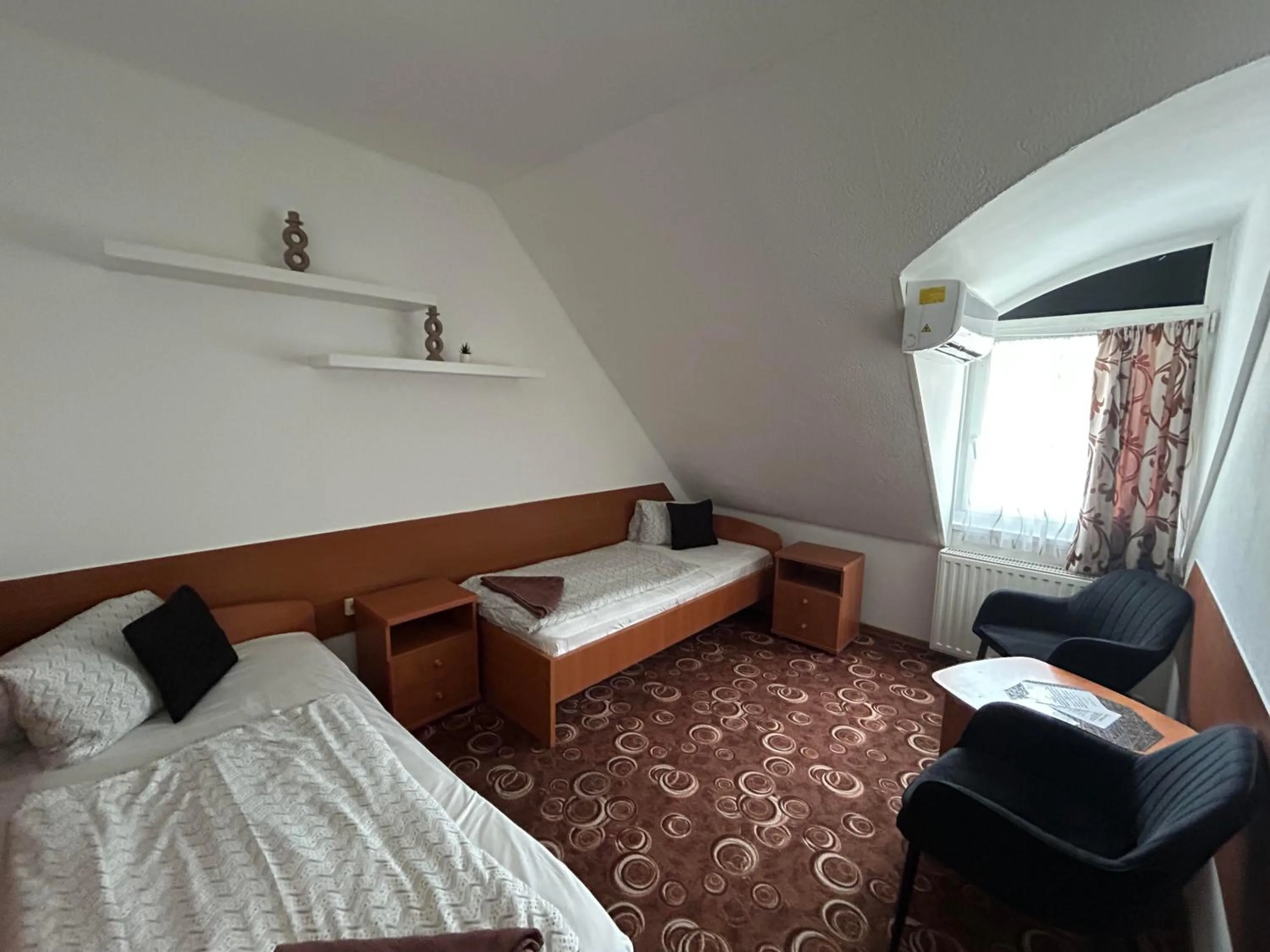 Other, Bed in Romantik Étterem - Panzió