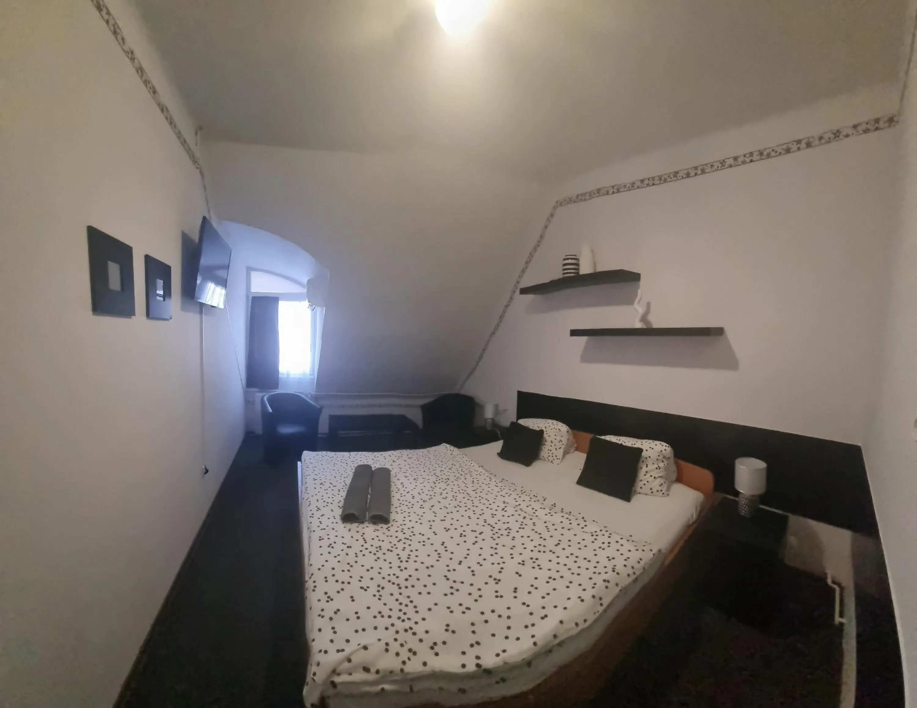 Bed in Romantik Étterem - Panzió