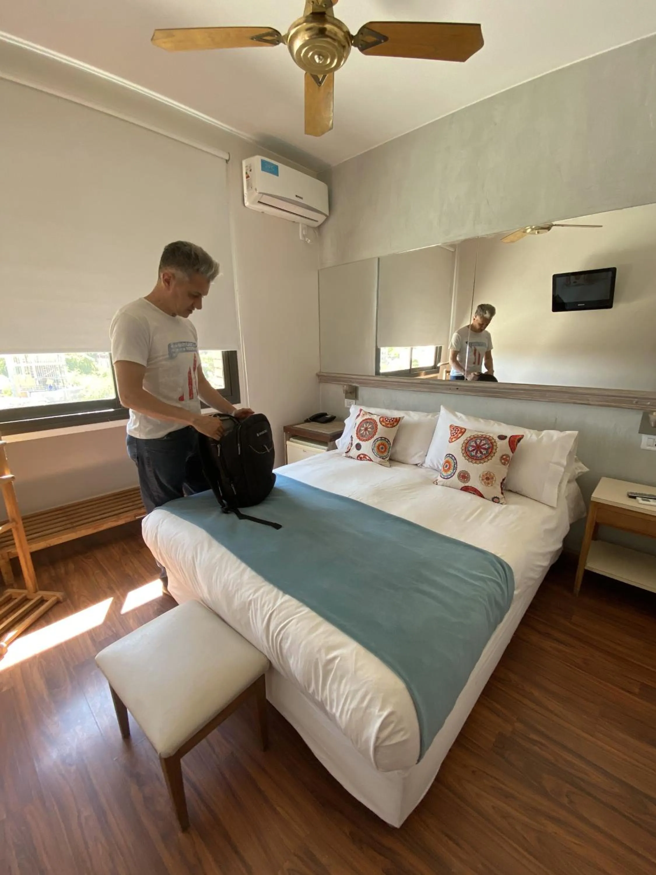 Property building, Bed in Hotel Internacional