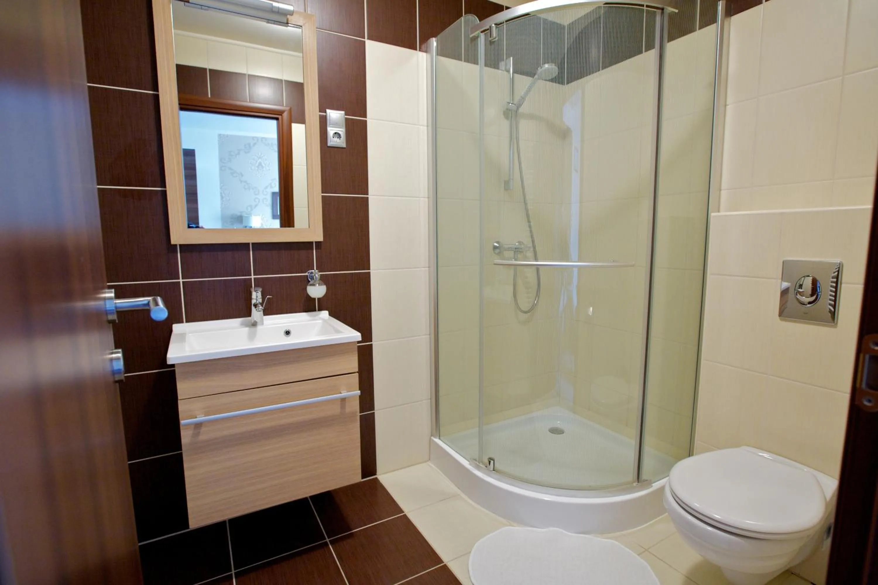Bathroom in Airport Wellness Panzio