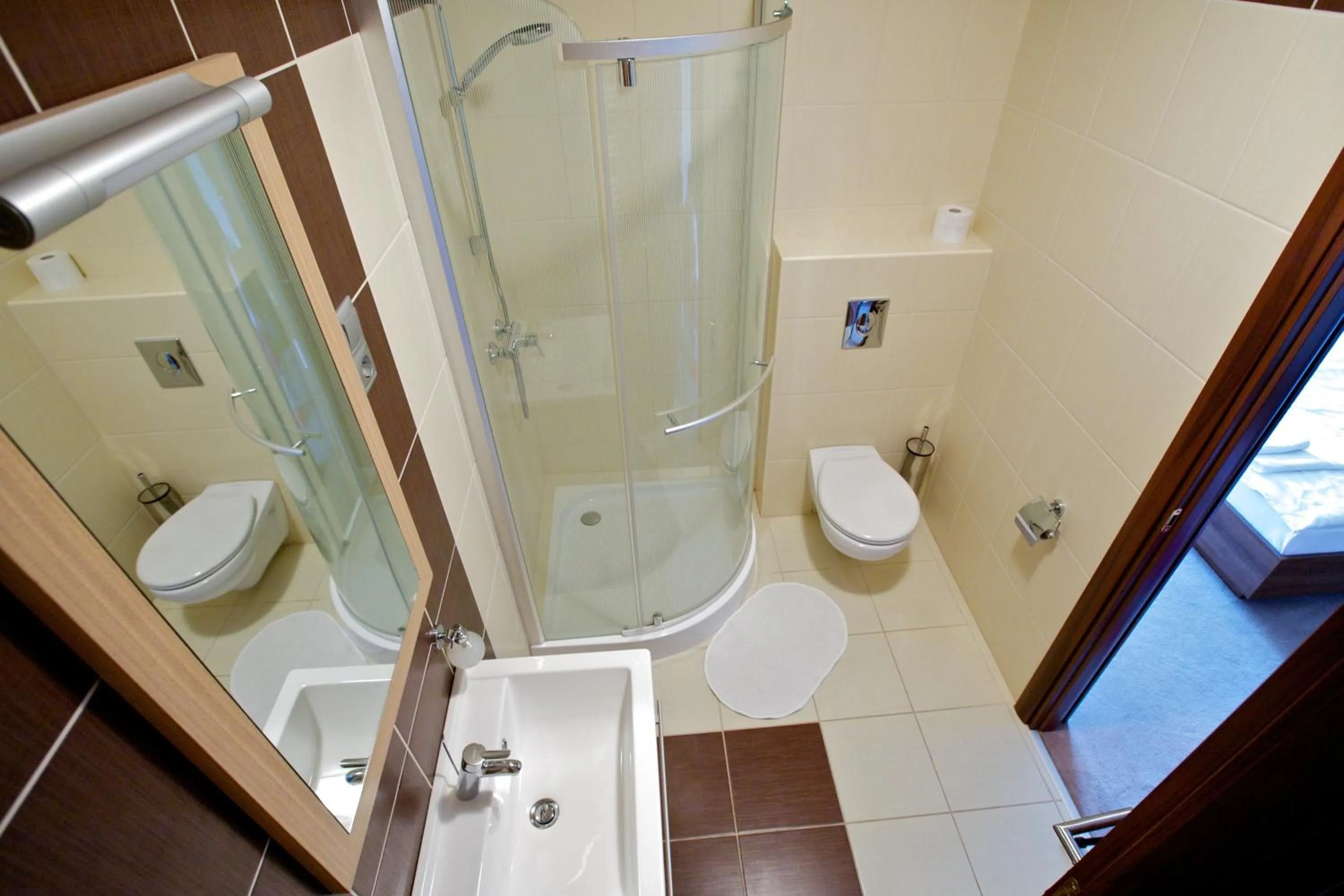 Bathroom in Airport Wellness Panzio