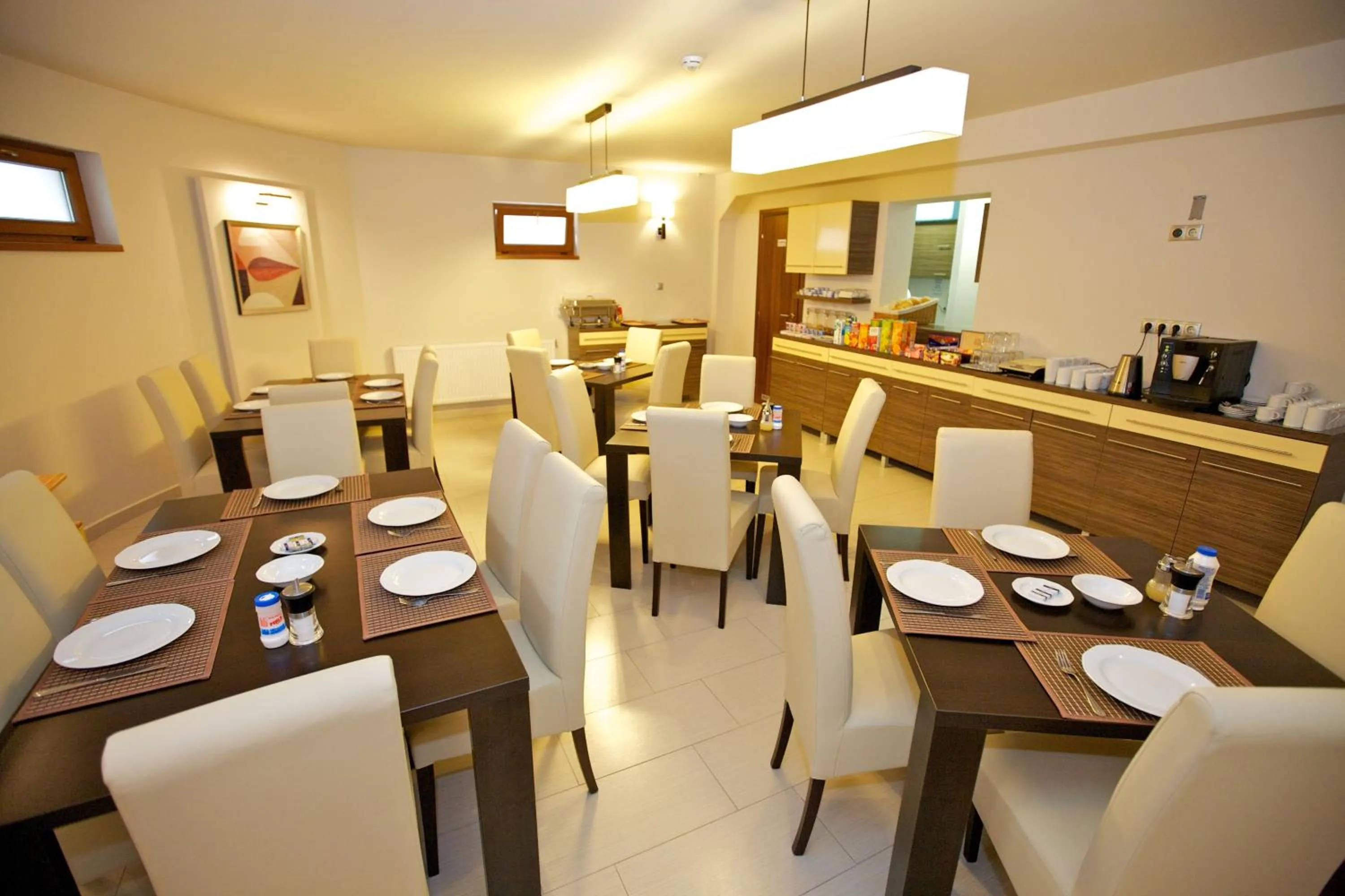 Restaurant/places to eat in Airport Wellness Panzio