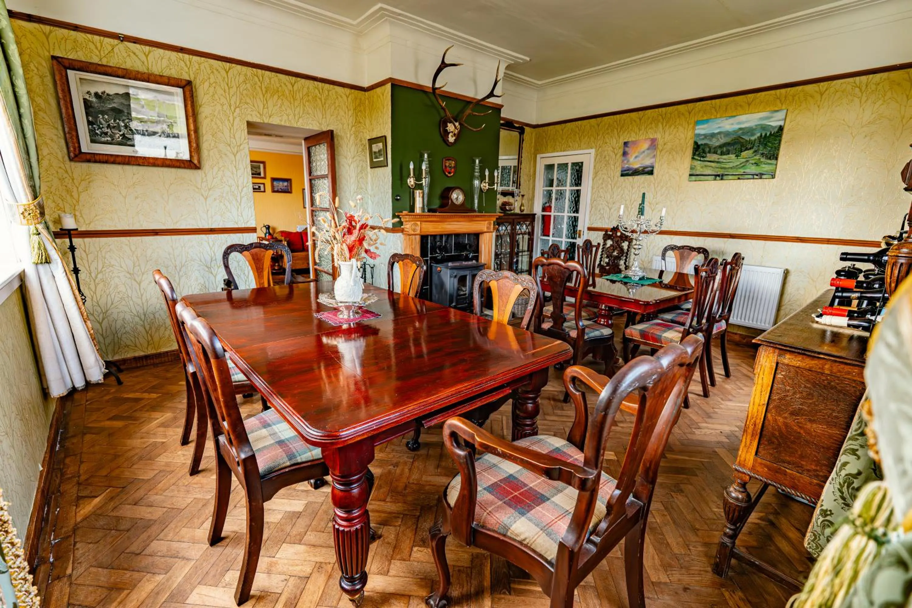 Restaurant/places to eat in Garvault House