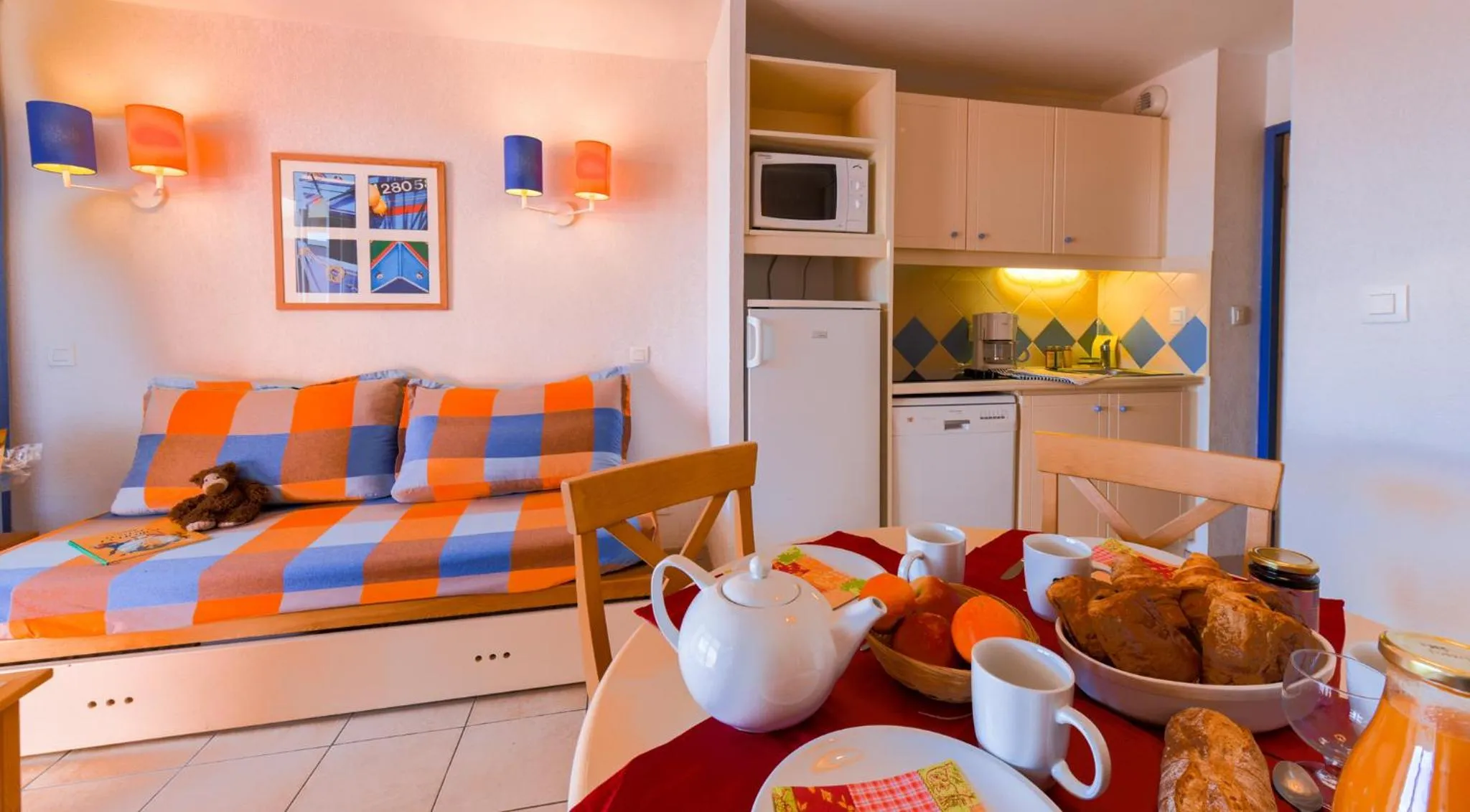 Living room, Bed in Lagrange Vacances Catalana