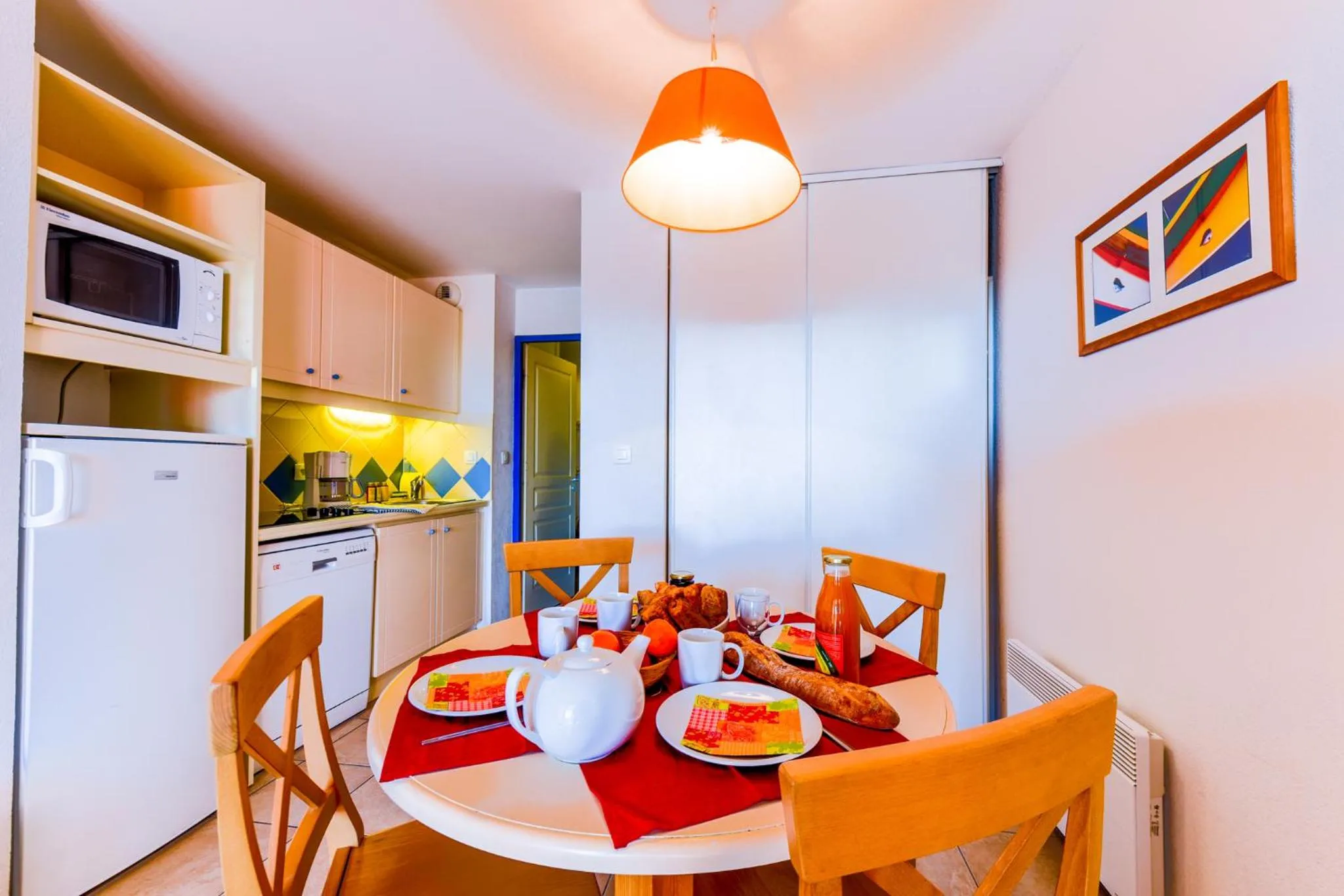 Dining area in Lagrange Vacances Catalana