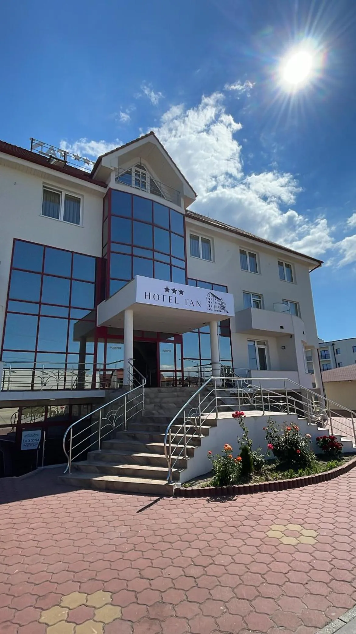 Facade/entrance in Hotel FAN Sebes
