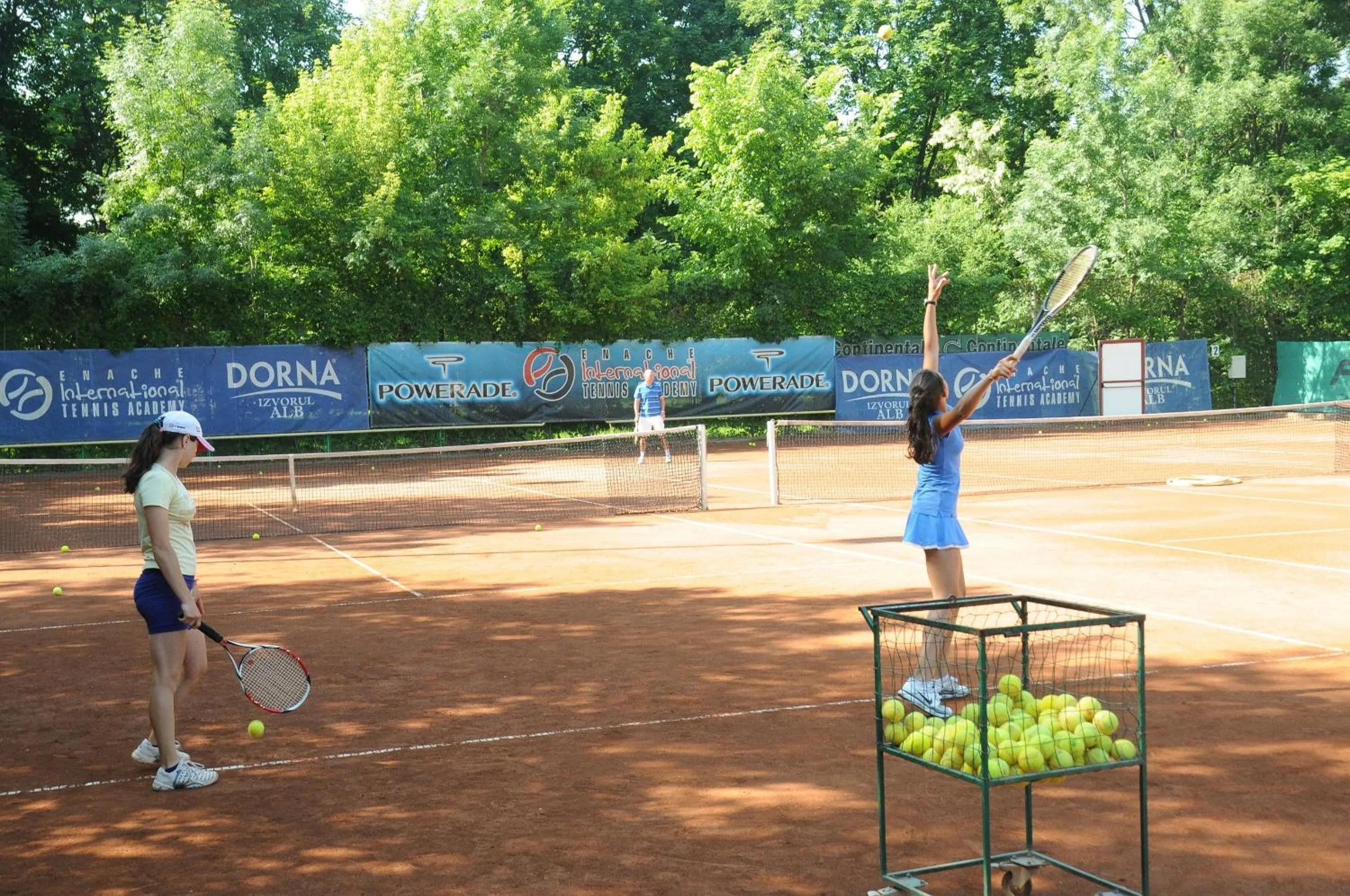 Tennis court in Hotel Herastrau