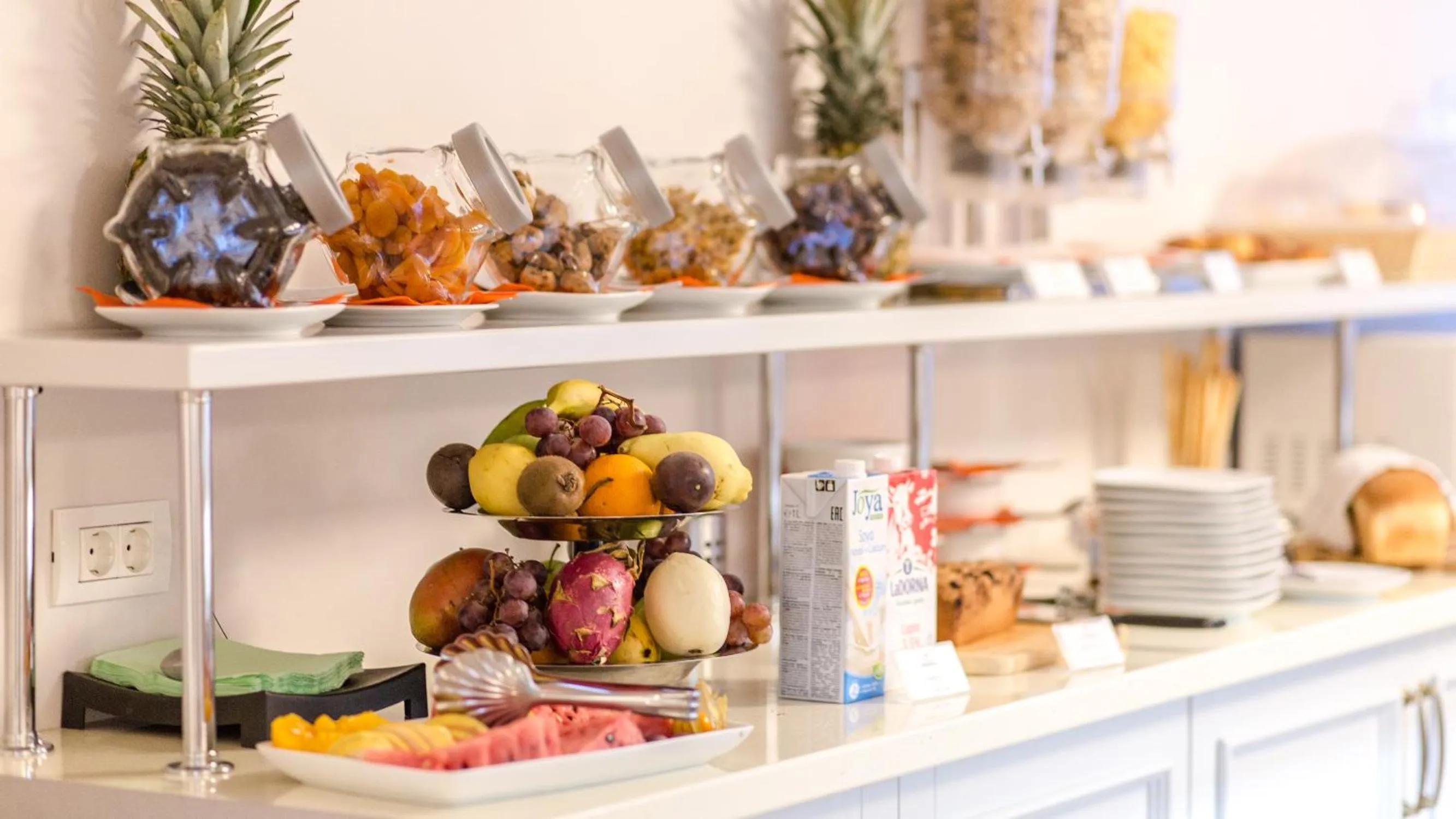 Buffet breakfast in Hotel Herastrau