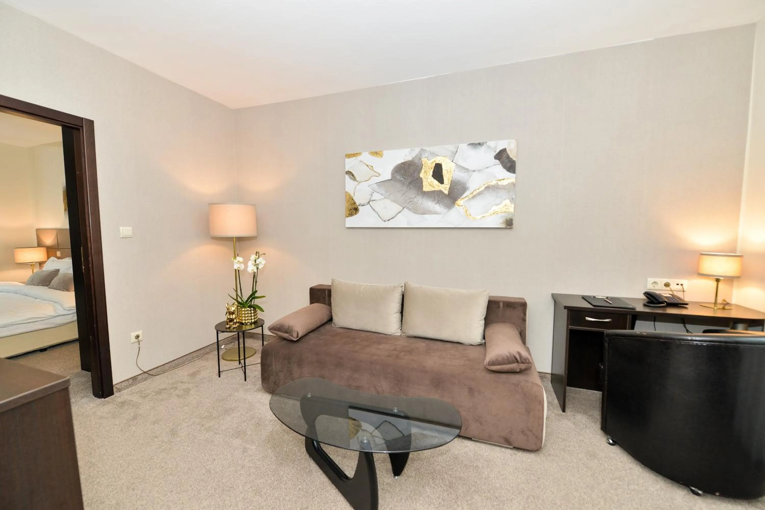 Living room in Art Plaza Hotel