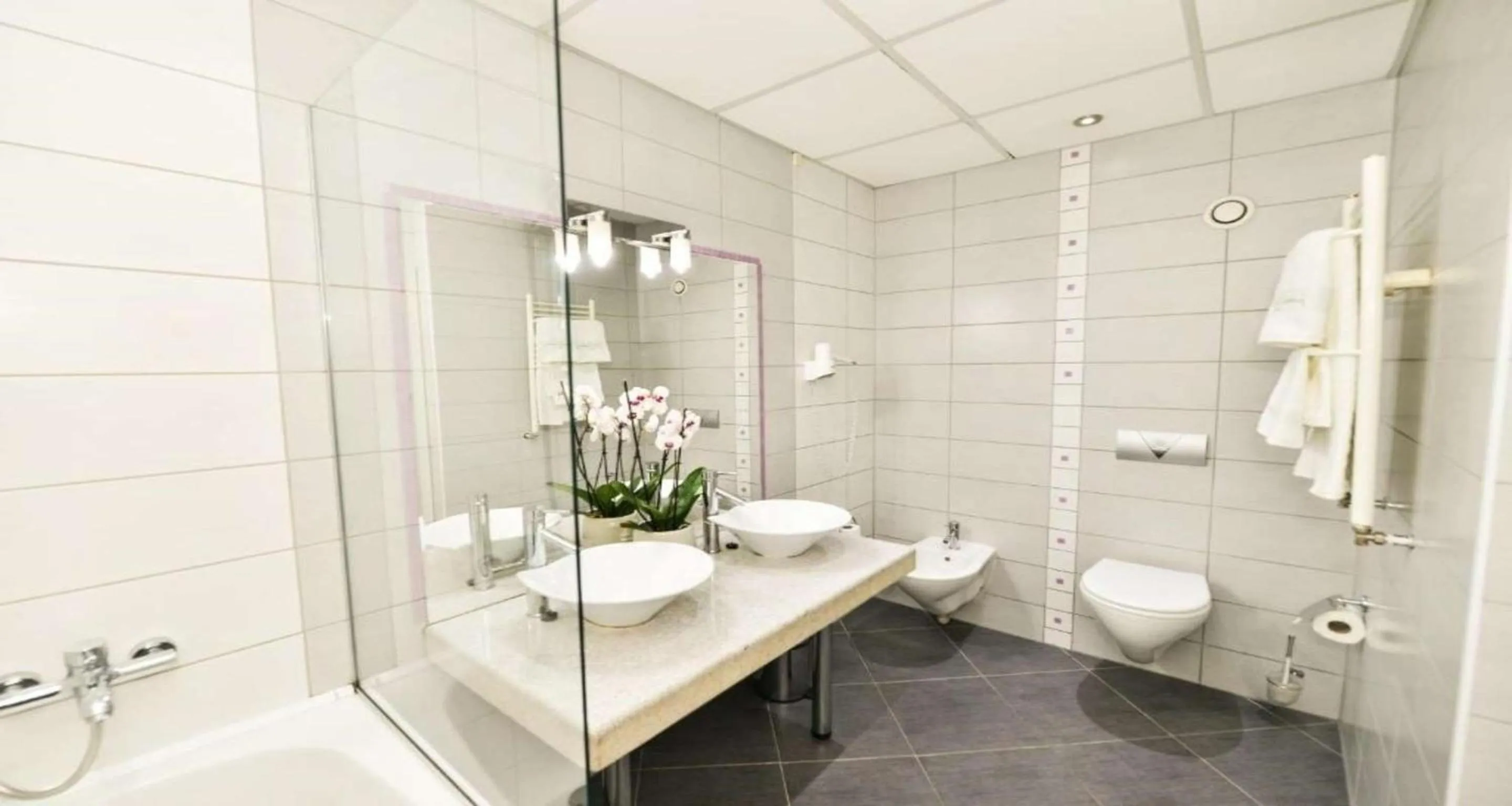 Bathroom in Art Plaza Hotel