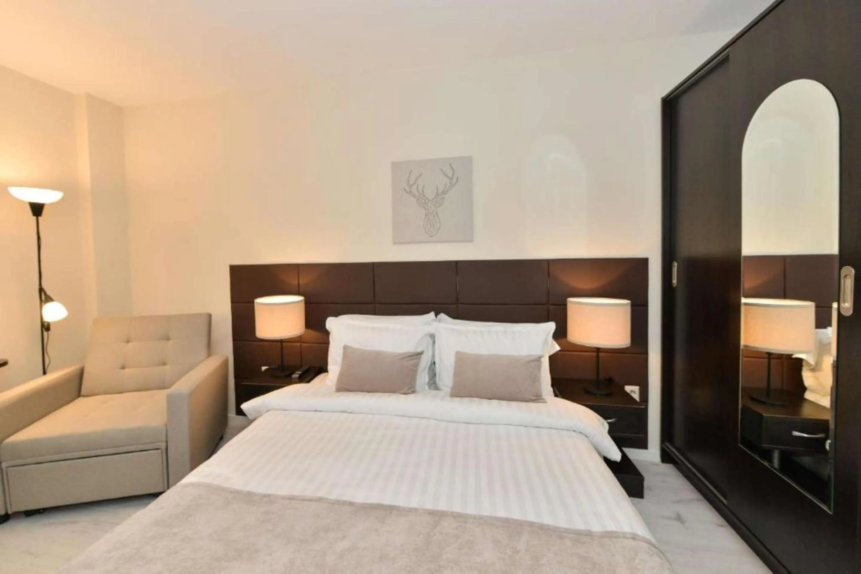 Bedroom, Bed in Art Plaza Hotel