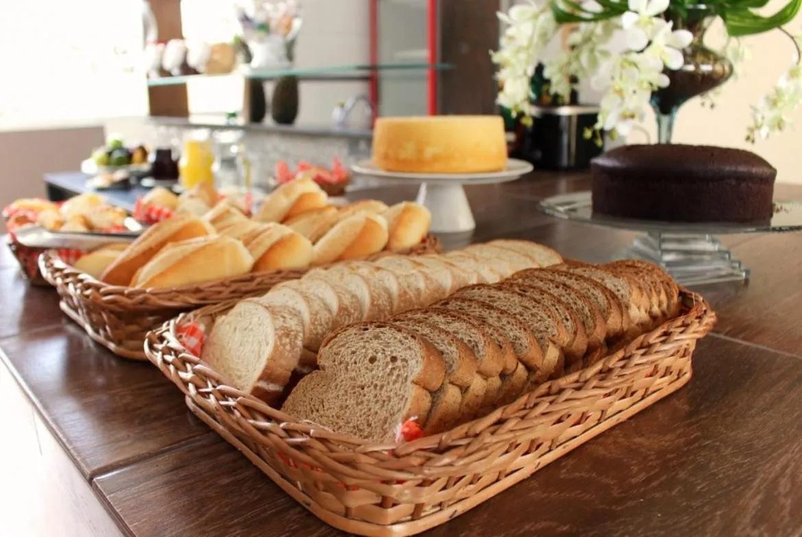 Food and drinks in Don Marcos Hotel com Restaurante e Pizzaria