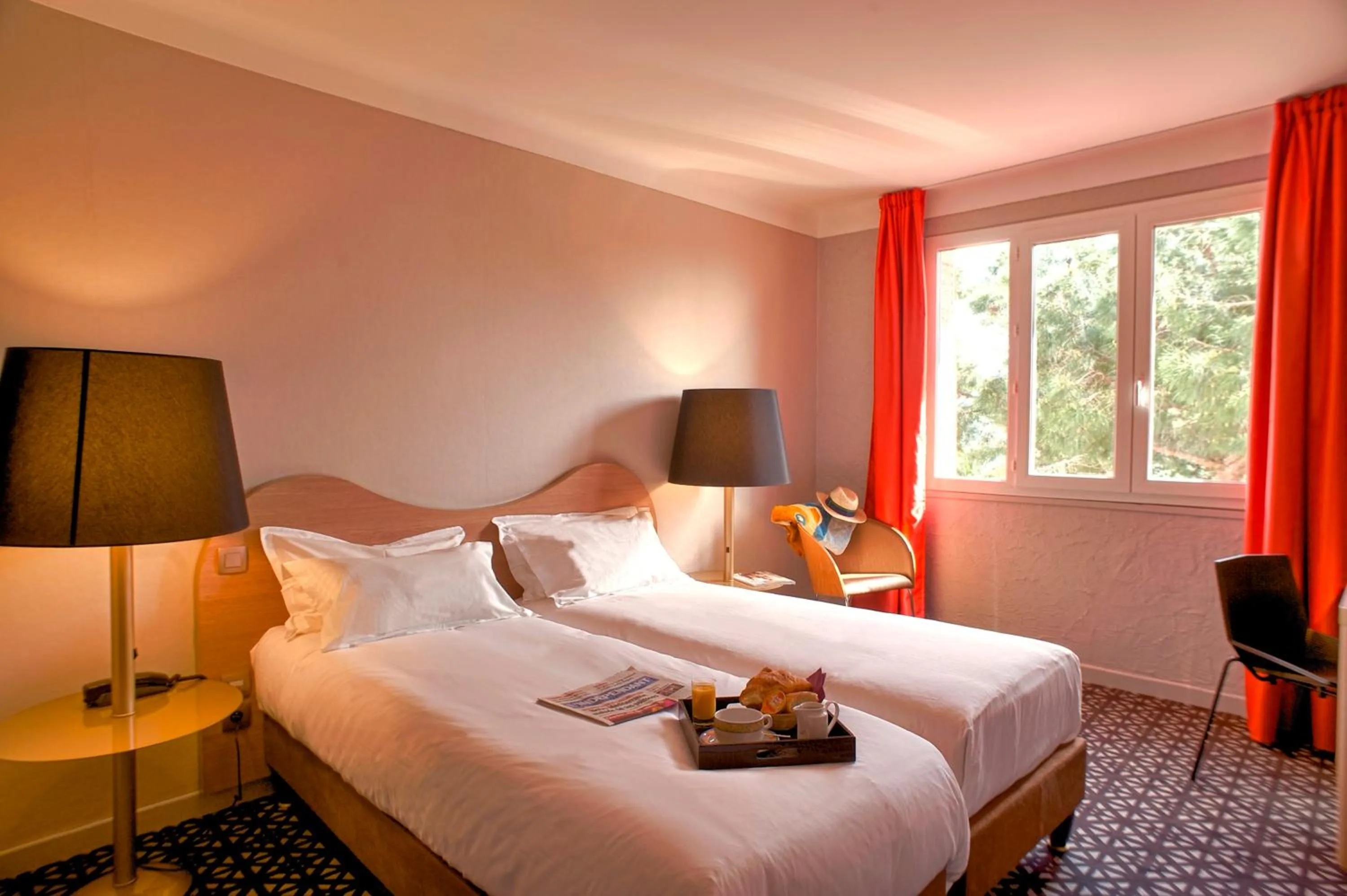 Bed in Hôtel Beau Rivage