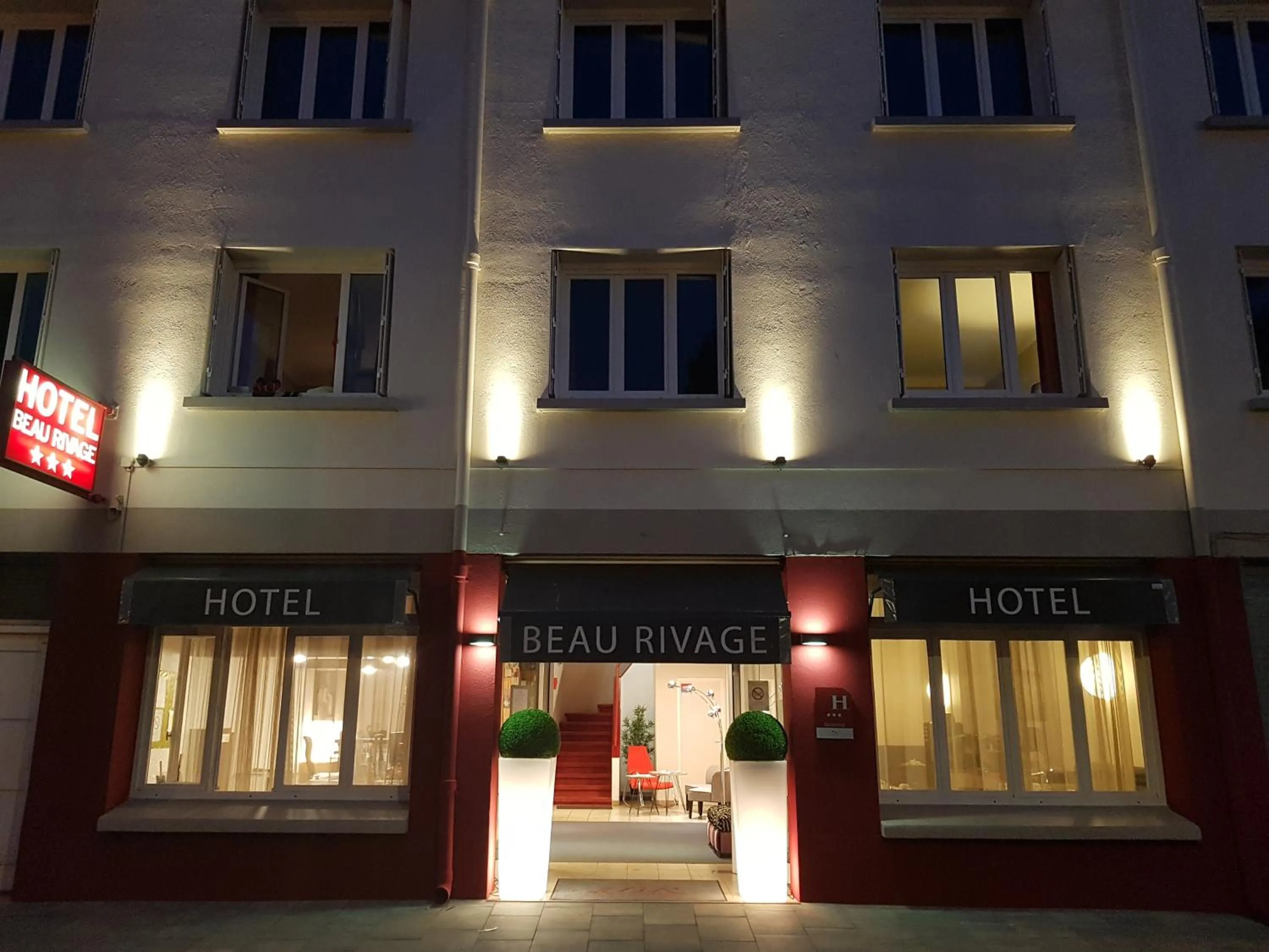 Facade/entrance in Hôtel Beau Rivage