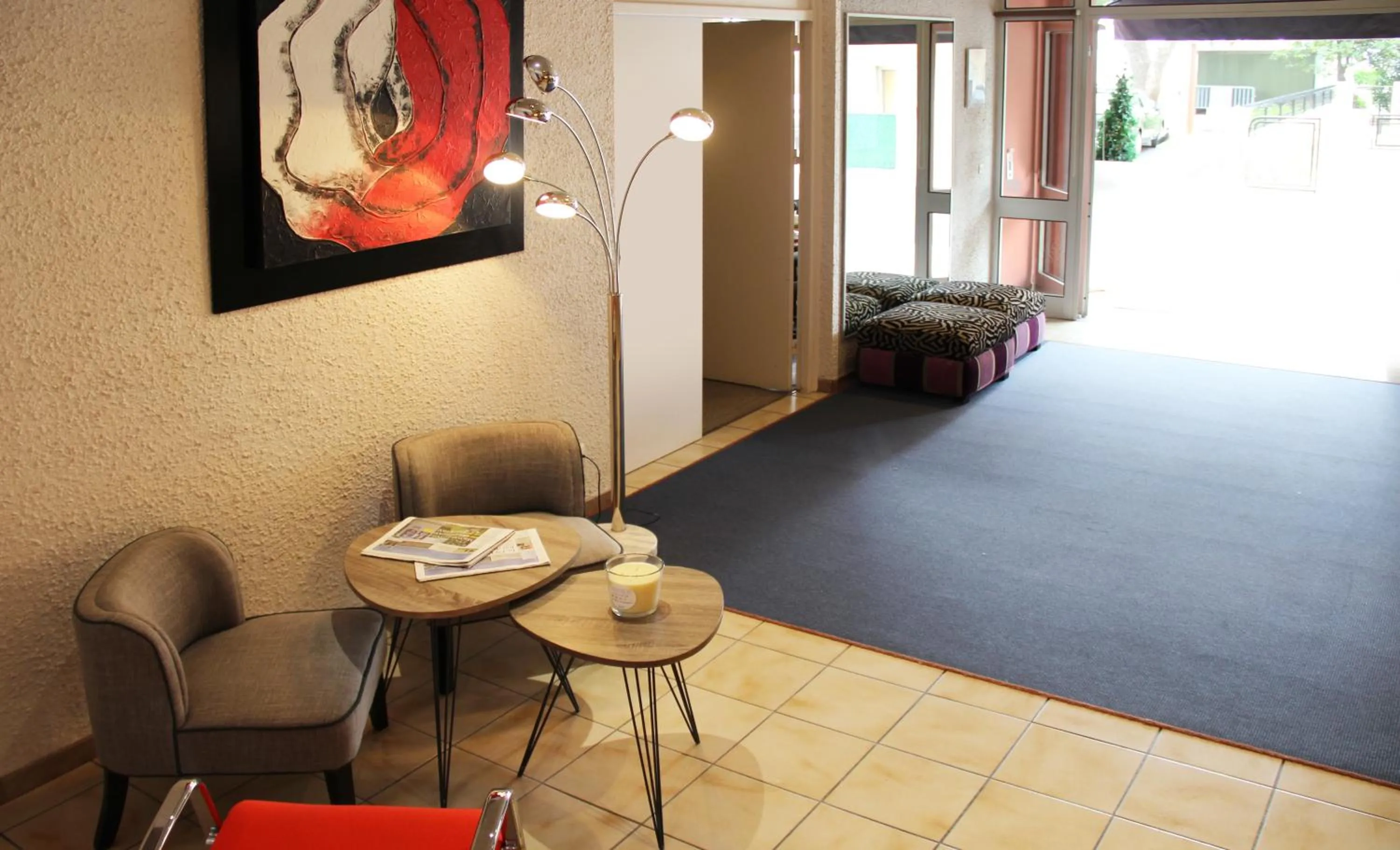 Communal lounge/ TV room in Hôtel Beau Rivage