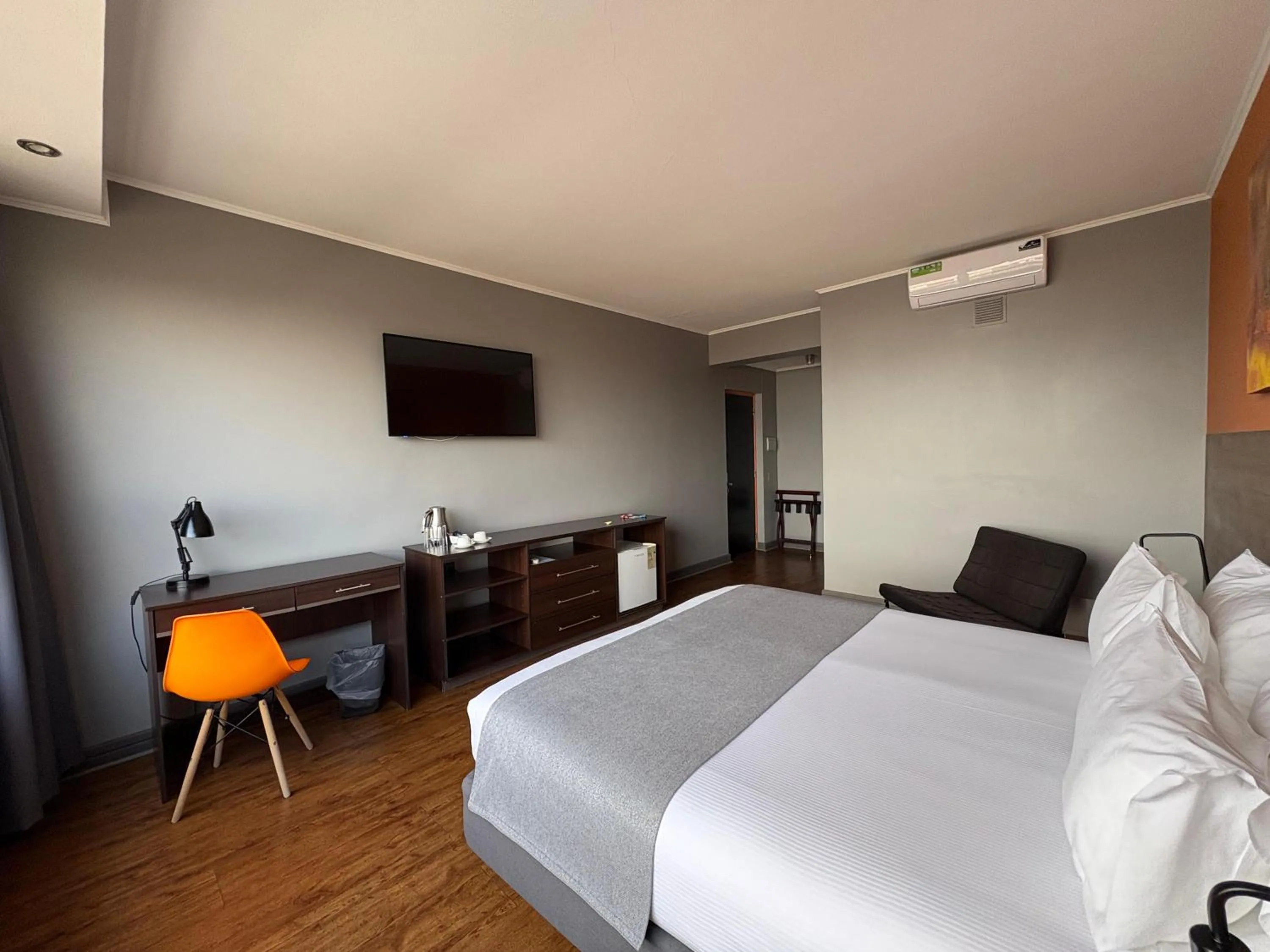 Photo of the whole room, Bed in Gran Cavancha Suite