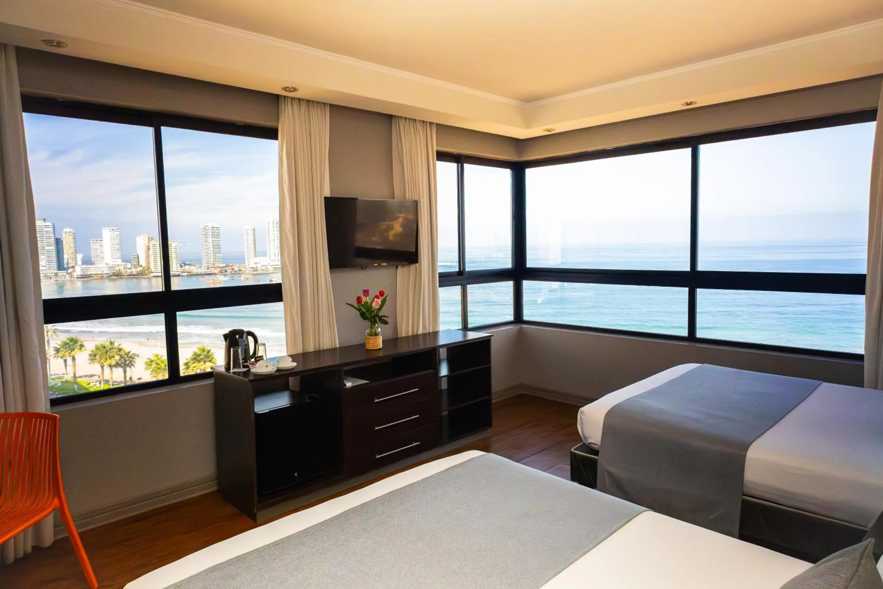 Sea view, Bed in Gran Cavancha Suite