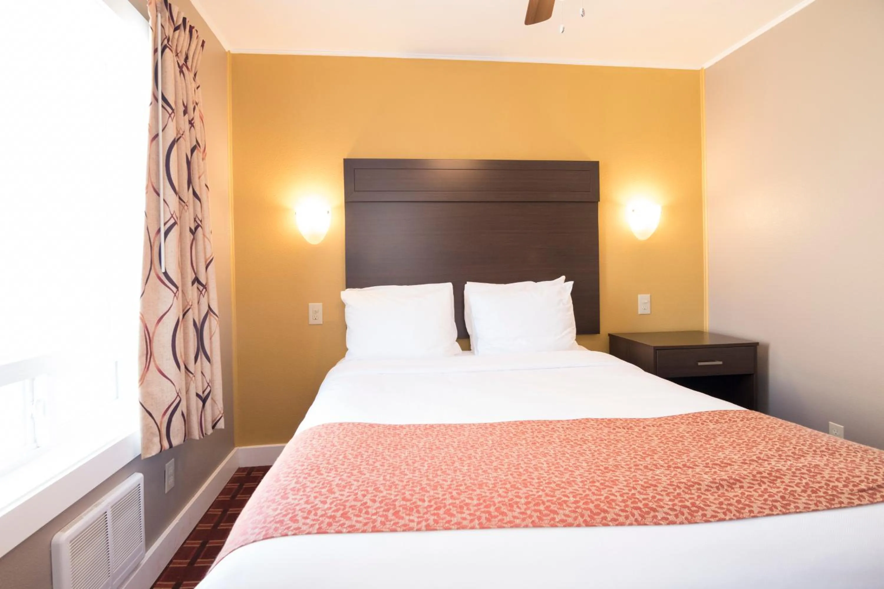 Bedroom, Bed in Capitol Hill Motel