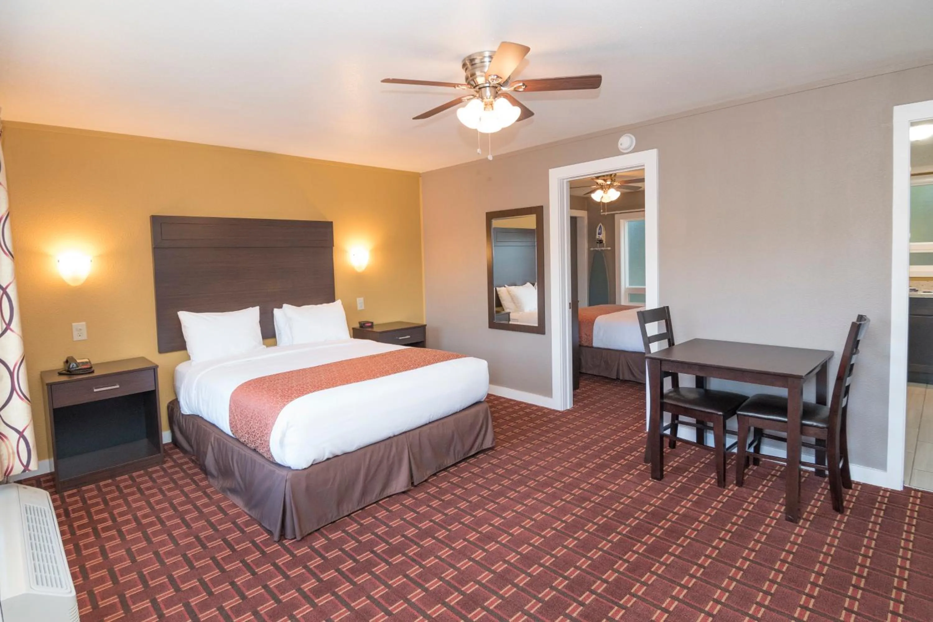 Photo of the whole room, Bed in Capitol Hill Motel