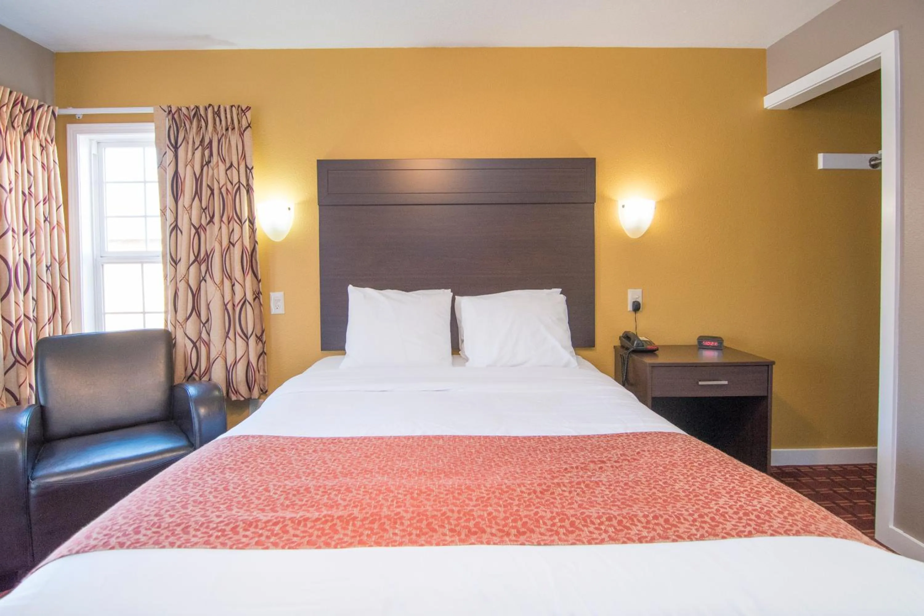 Bed in Capitol Hill Motel