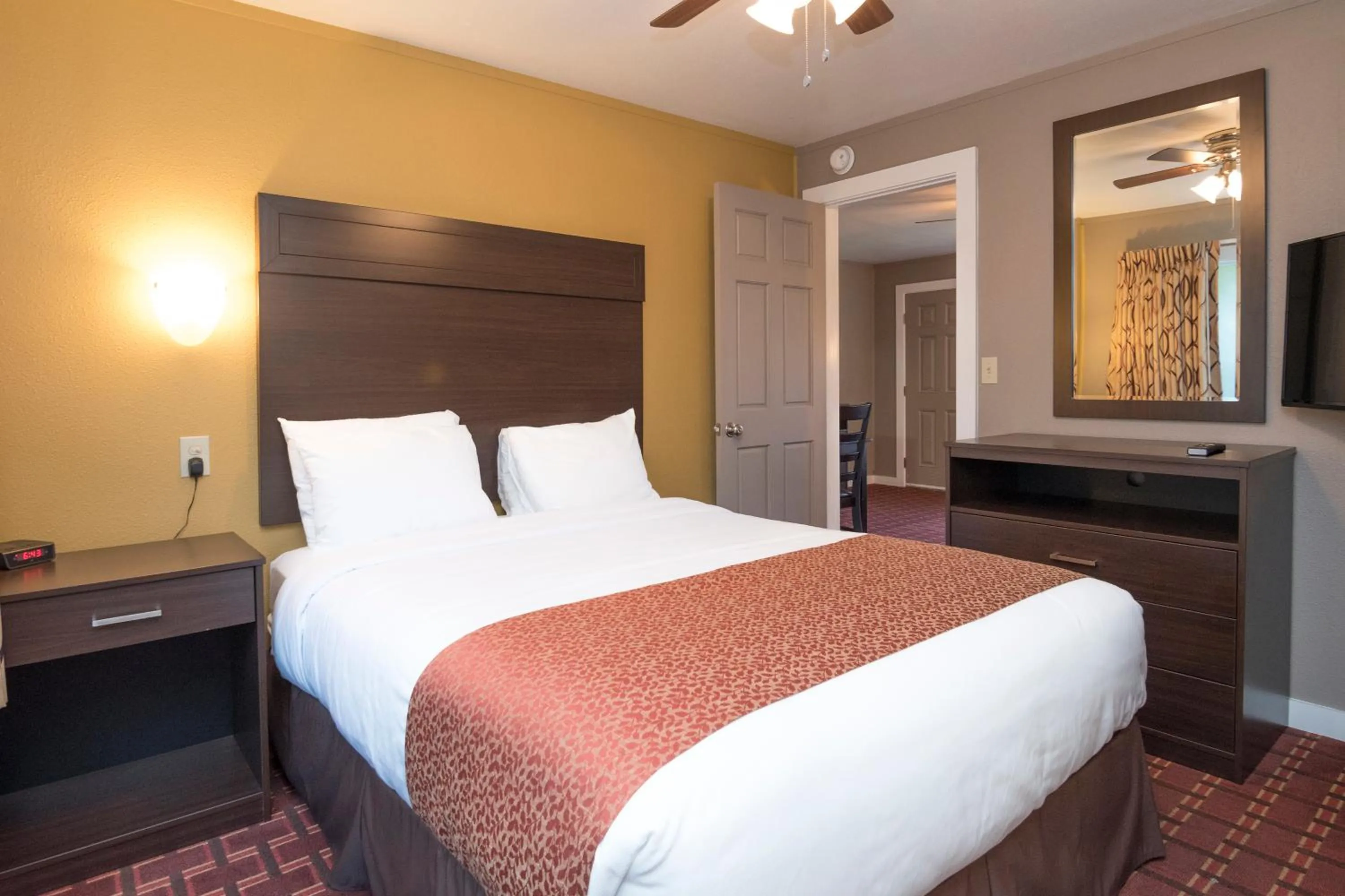 Bedroom, Bed in Capitol Hill Motel