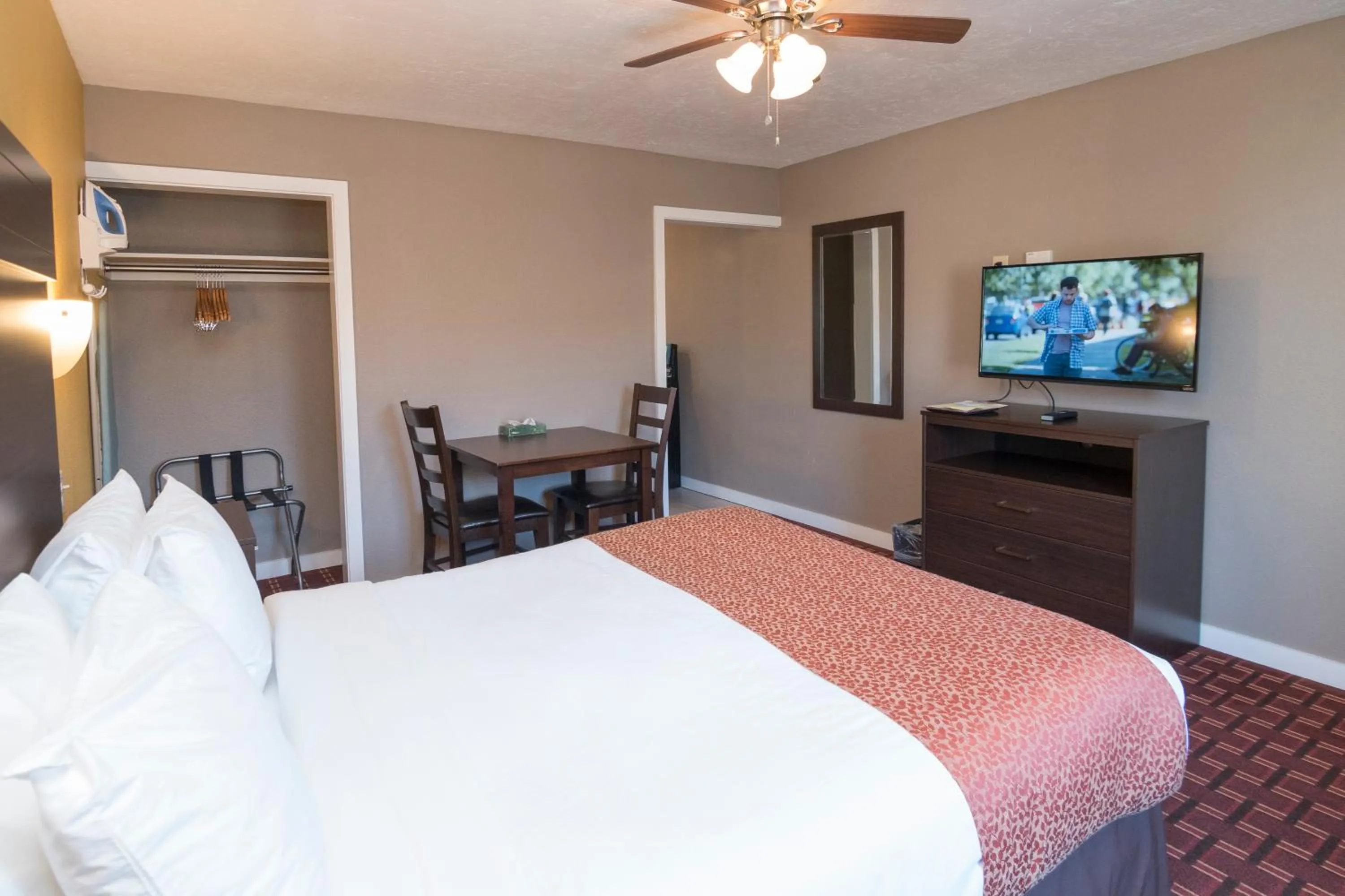 Bed in Capitol Hill Motel