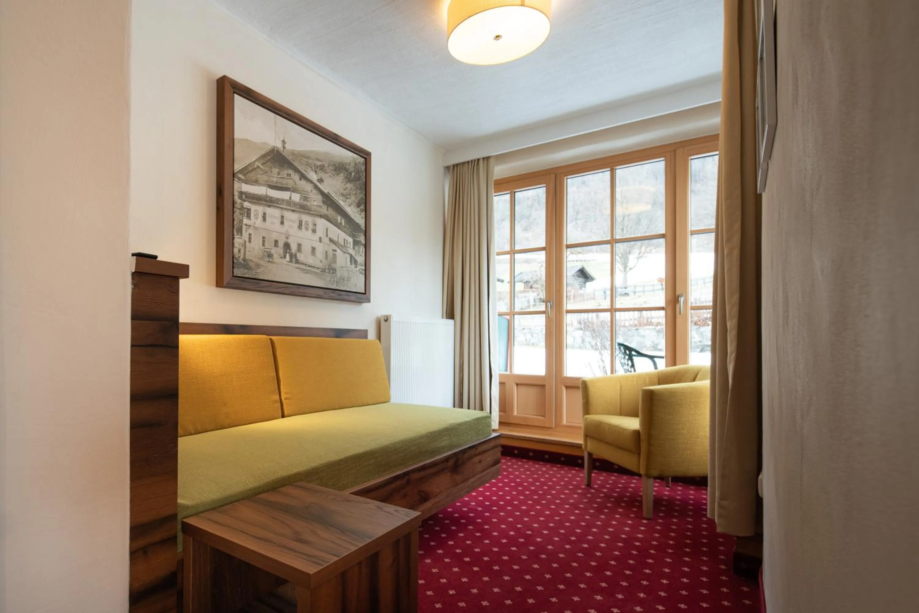 Seating area in Hotel Senningerbräu