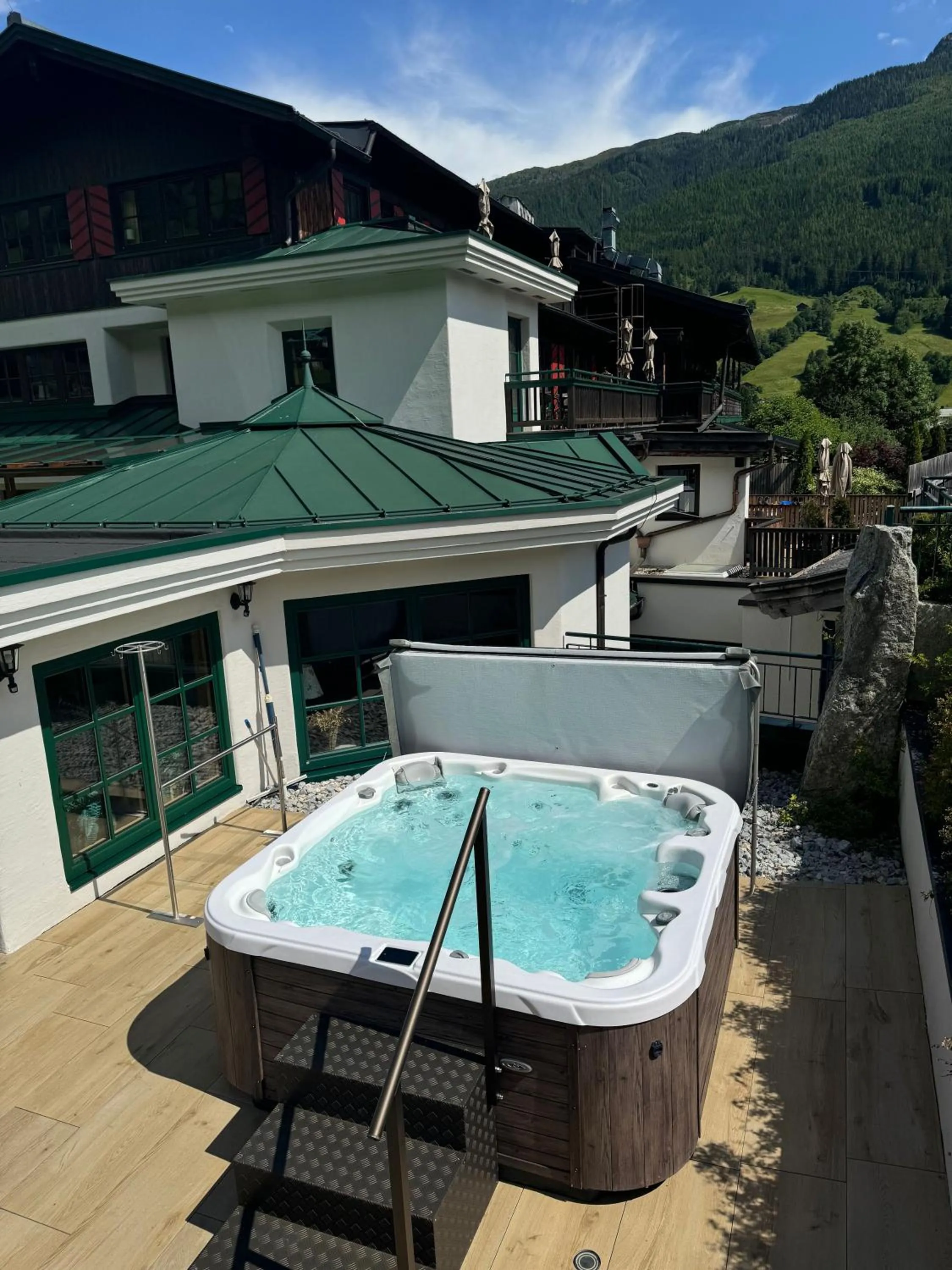 Hot Tub in Hotel Senningerbräu