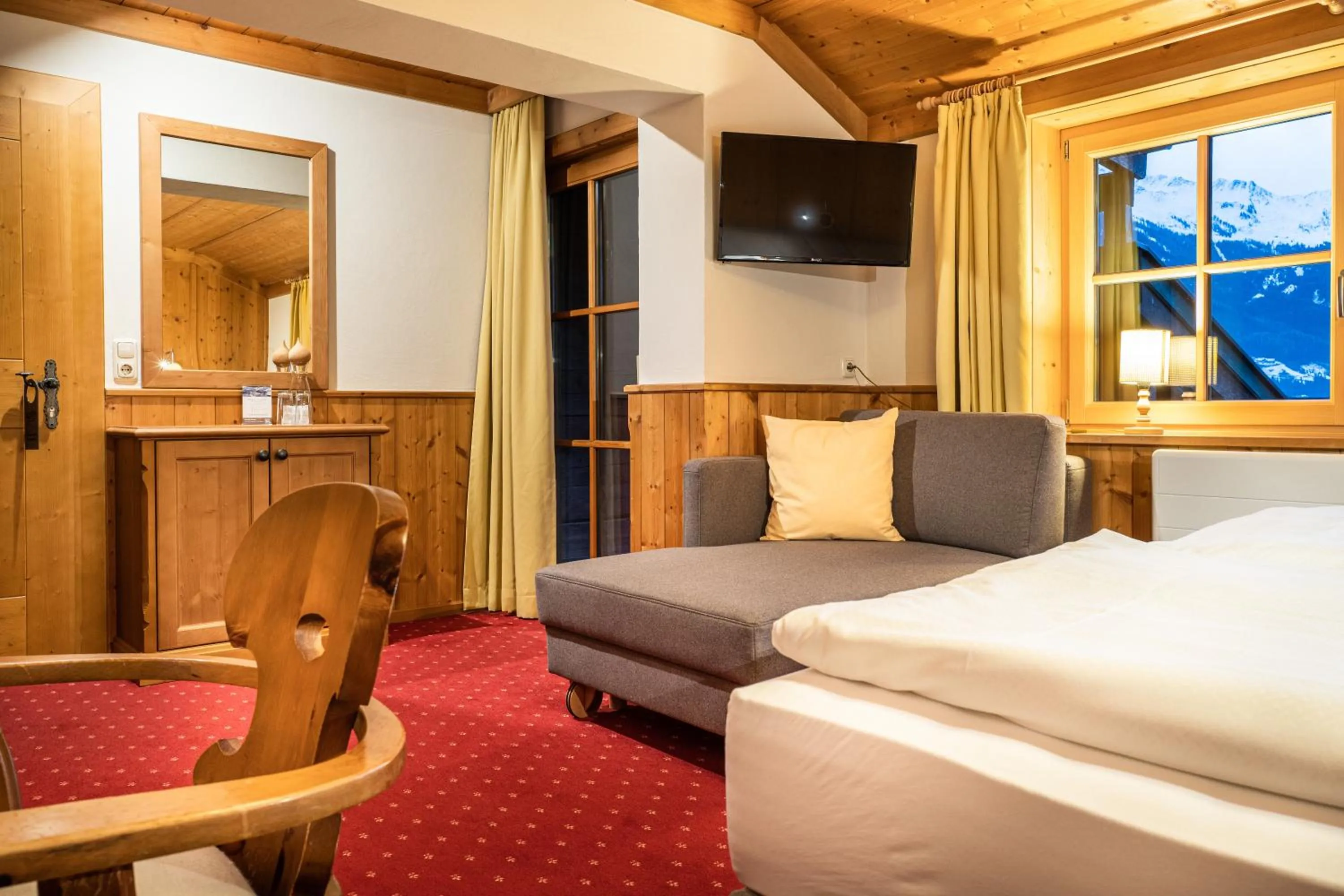 Photo of the whole room, Bed in Hotel Senningerbräu