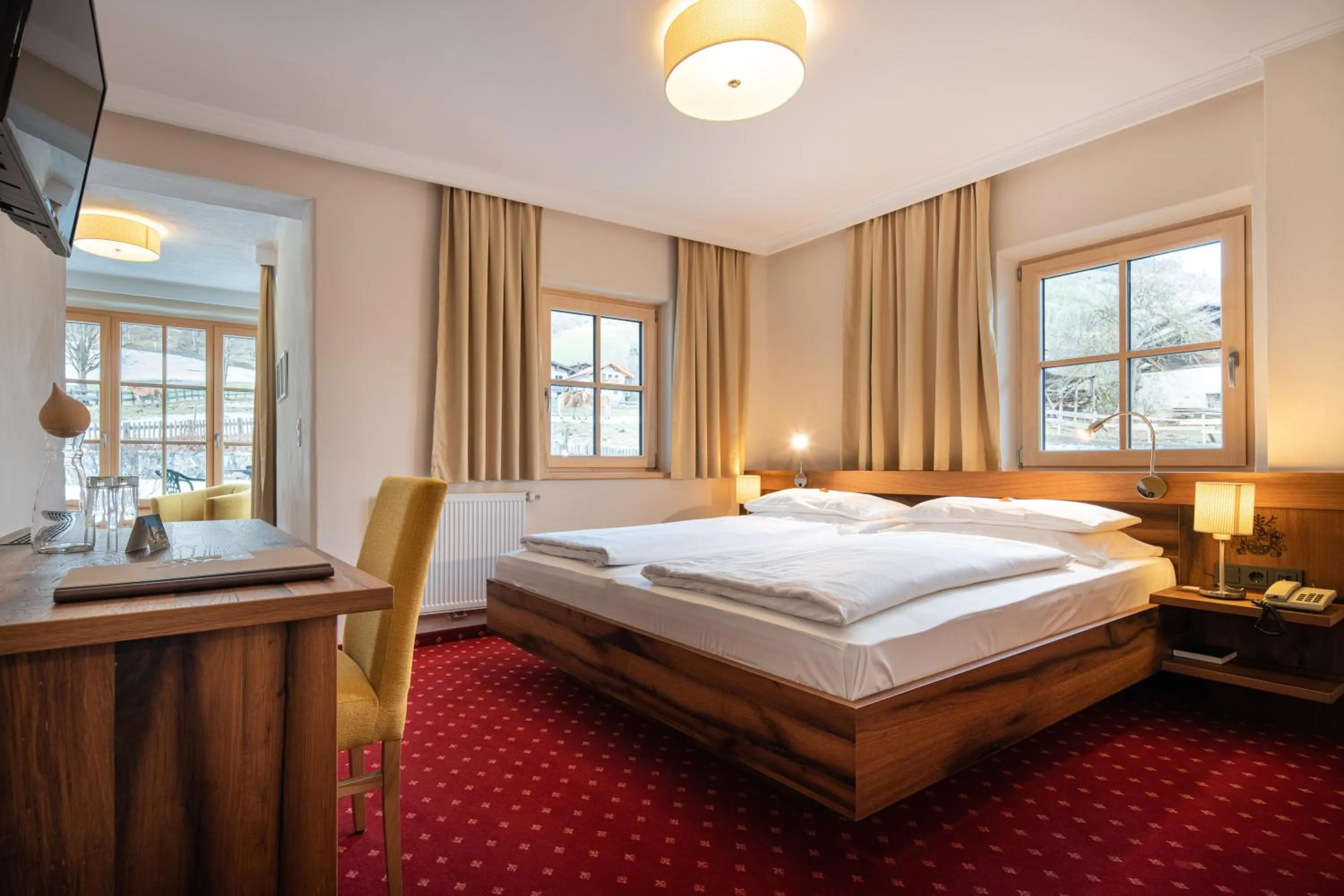 Photo of the whole room, Bed in Hotel Senningerbräu