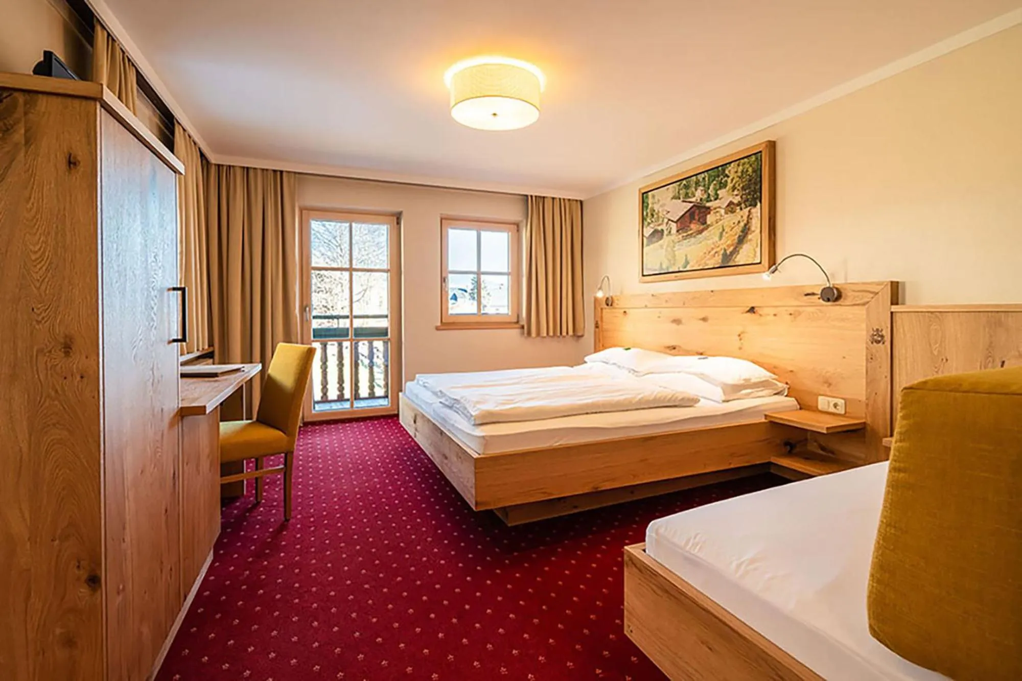 Photo of the whole room, Bed in Hotel Senningerbräu