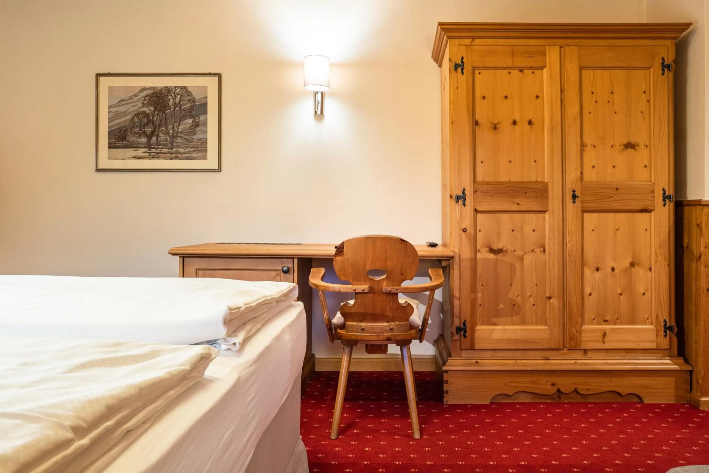Photo of the whole room, Bed in Hotel Senningerbräu