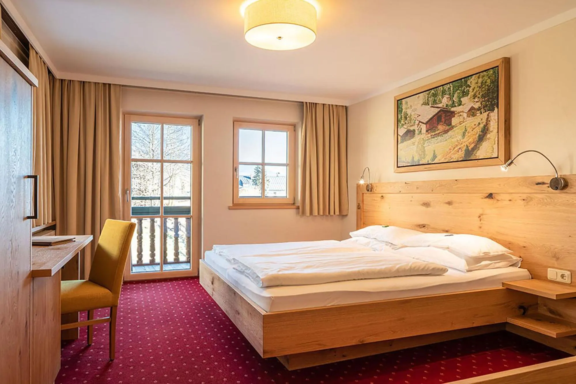 Photo of the whole room, Bed in Hotel Senningerbräu