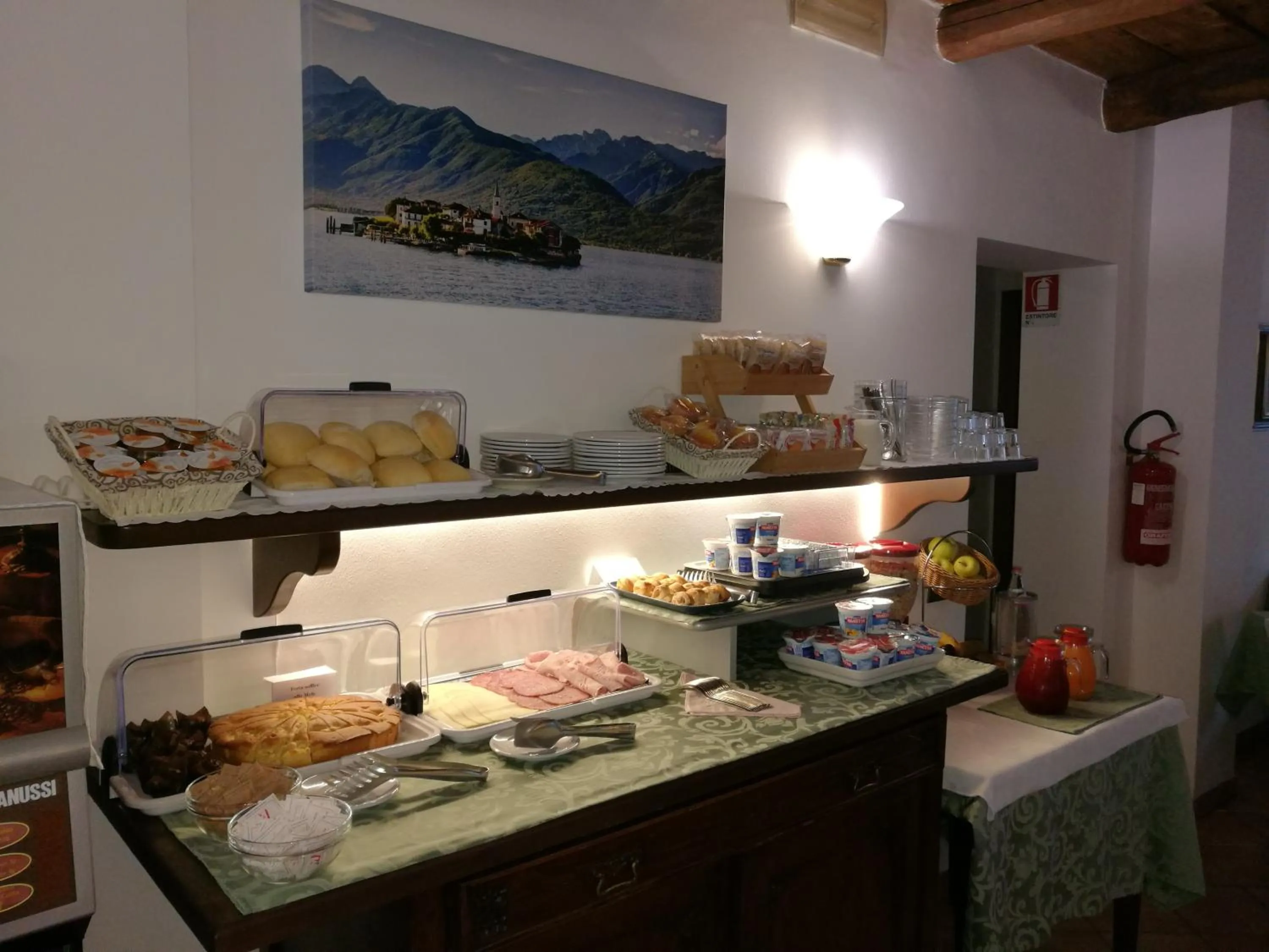 Breakfast in Hotel La Locanda