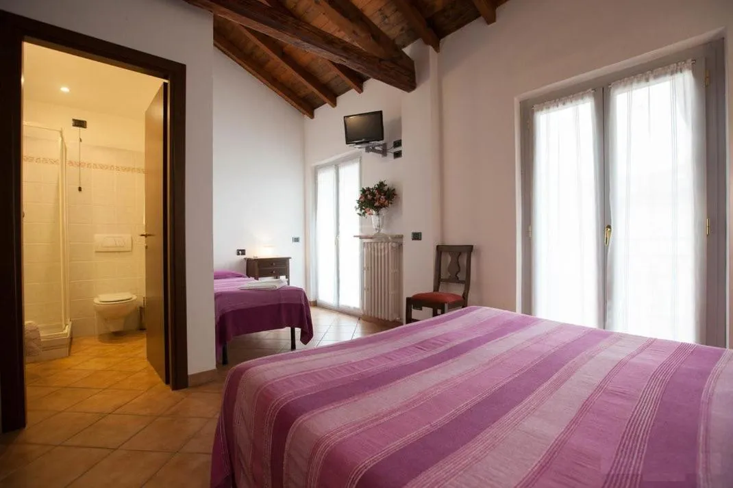 Bed in Hotel La Locanda