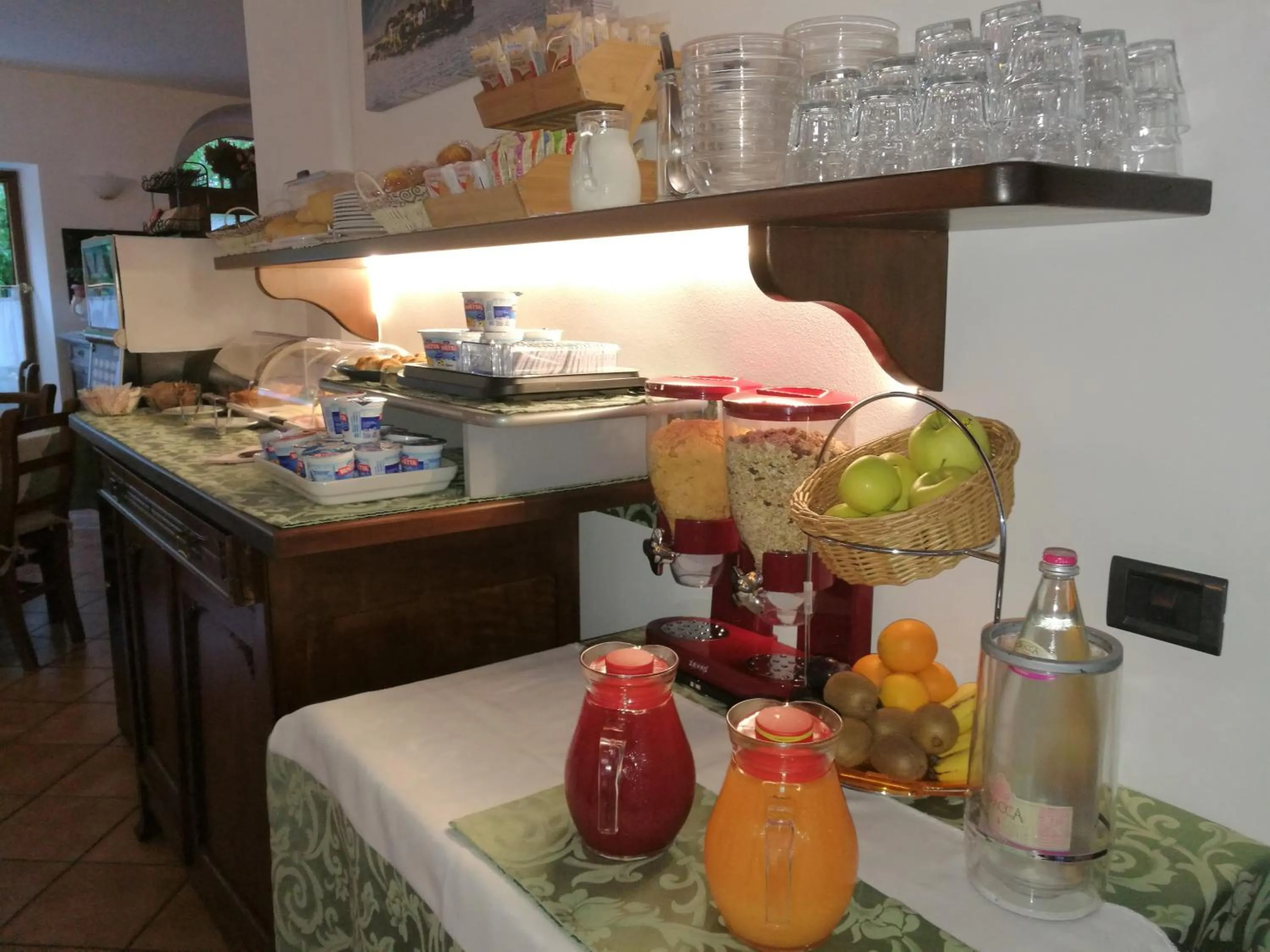 Breakfast in Hotel La Locanda